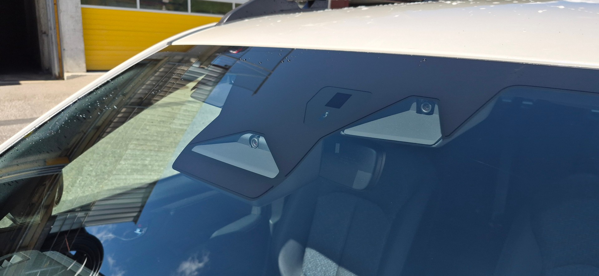 SUBARU Forester 2.0i e-Boxer Swiss Plus Lineartronic-image-16