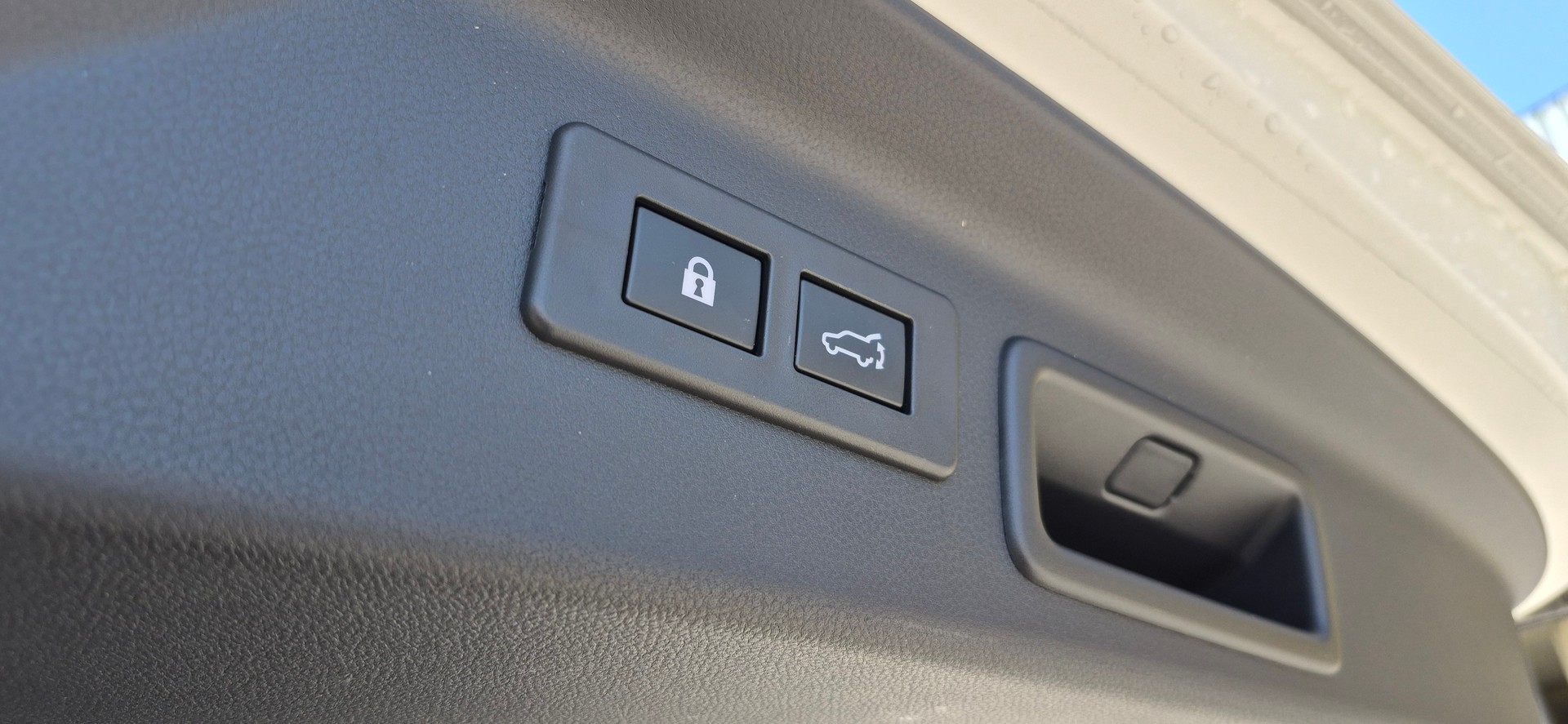 SUBARU Forester 2.0i e-Boxer Swiss Plus Lineartronic-image-10