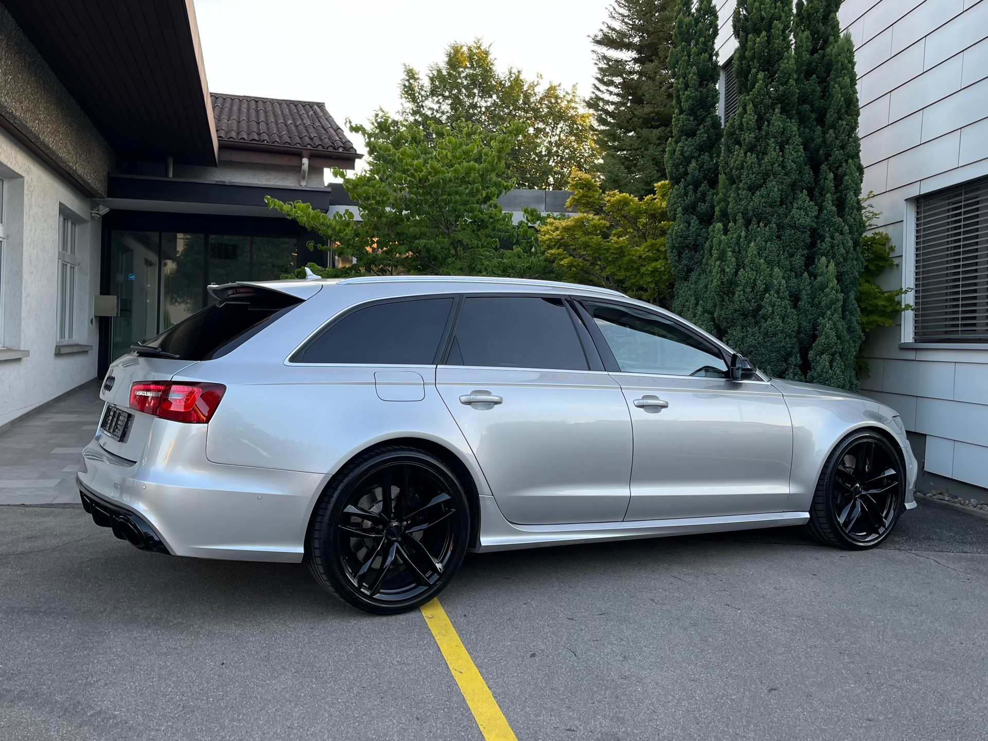 AUDI RS6 Avant 4.0 TFSI V8 Quattro Tiptronic *Top-Zustand*neue Bremsen*Servicegepflegt*-image-2