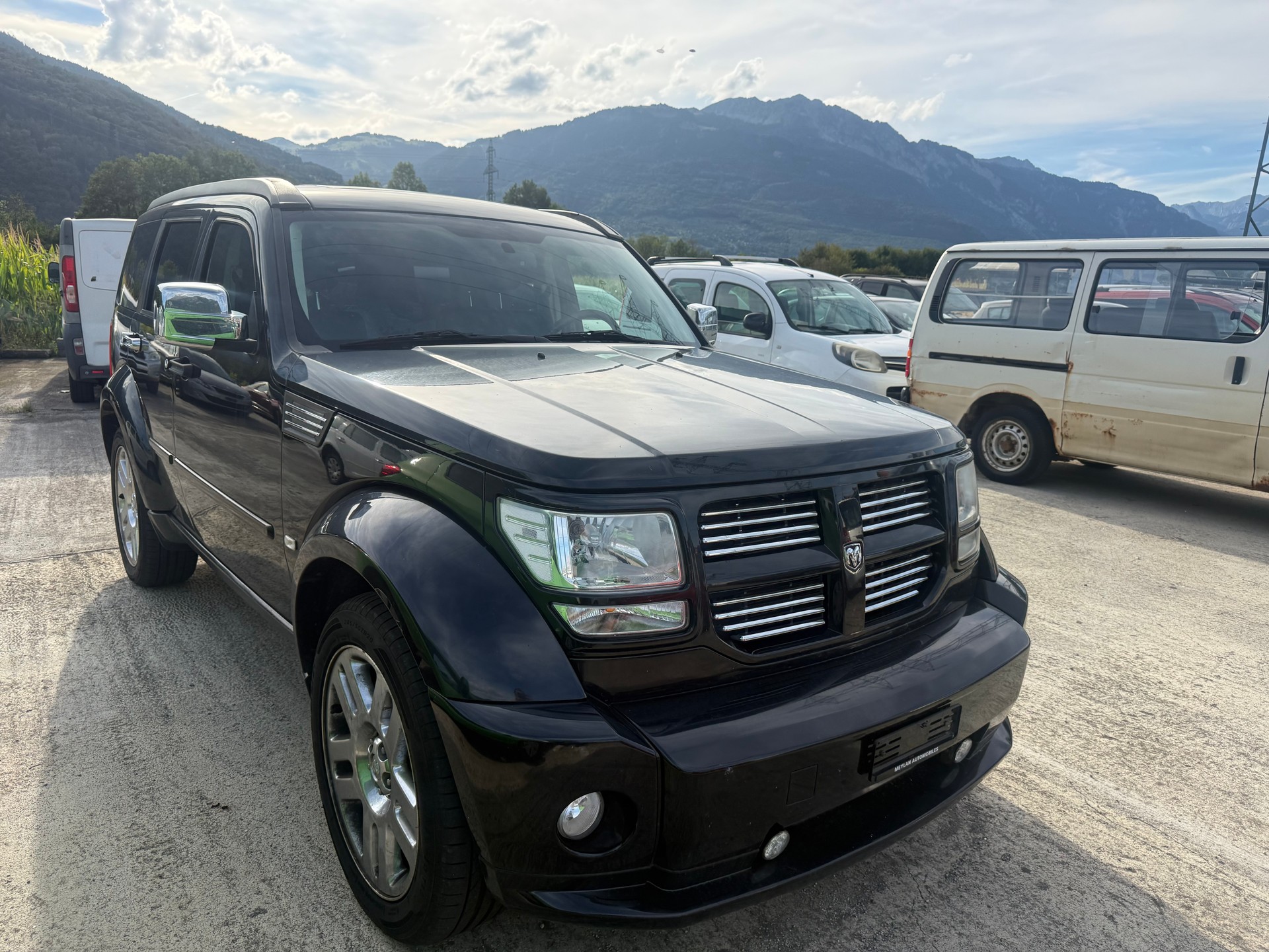DODGE NITRO-image-1