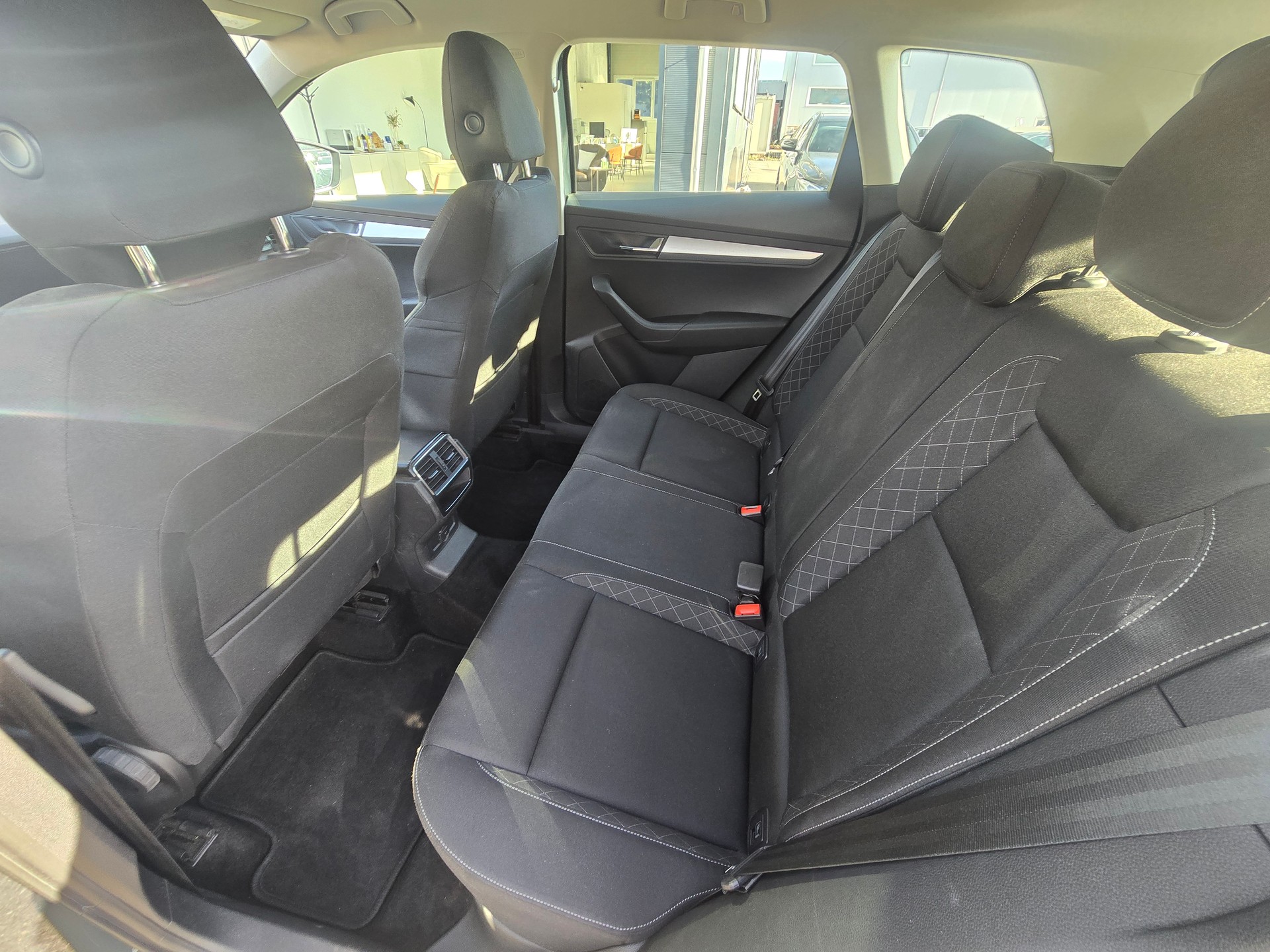 SKODA Karoq 1.0 TSI Ambition DSG-image-7