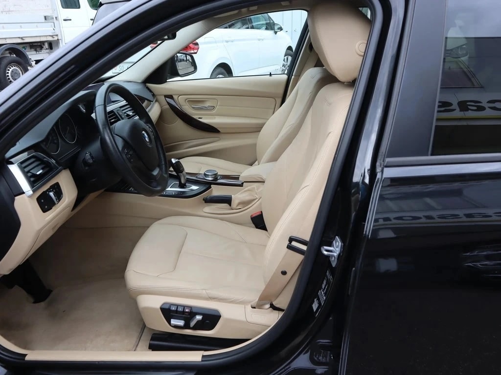 BMW 318d Touring Edition Luxury Line Steptronic ** Voll-Leder Ausstattung ** RF-Kamera 360° ** Frisch Ab MFK & Service **-image-11