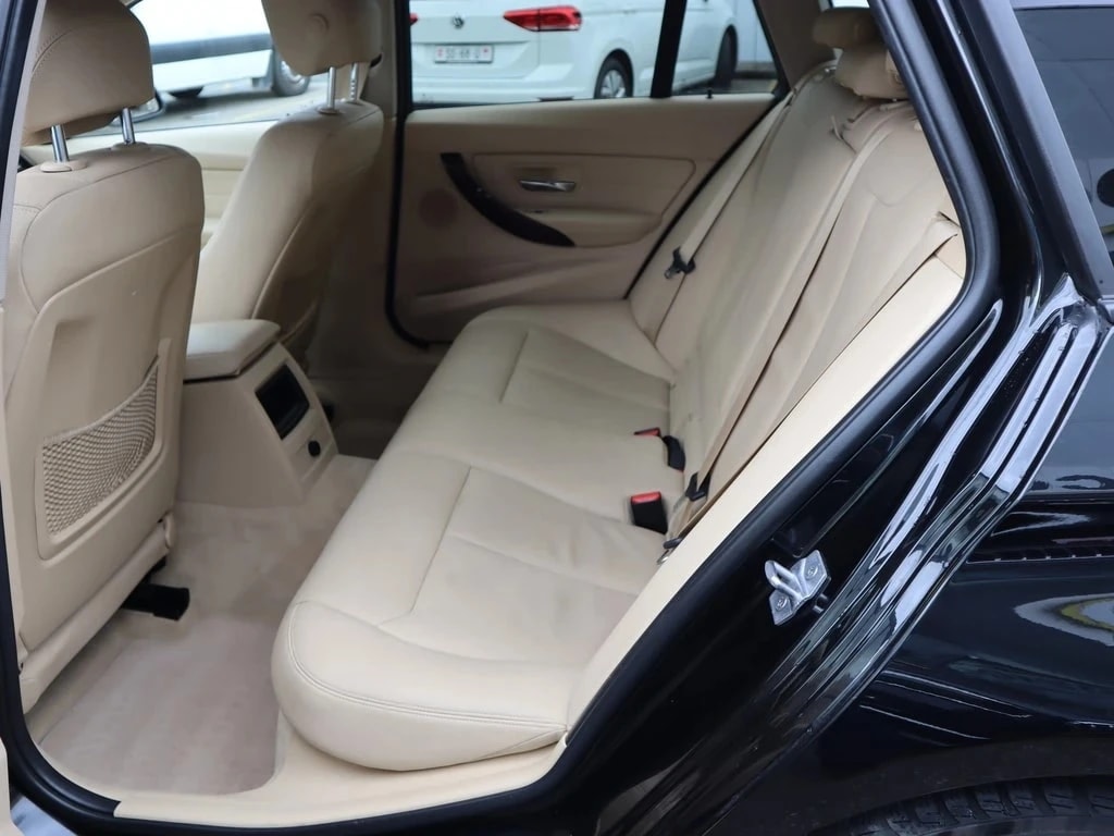 BMW 318d Touring Edition Luxury Line Steptronic ** Voll-Leder Ausstattung ** RF-Kamera 360° ** Frisch Ab MFK & Service **-image-12
