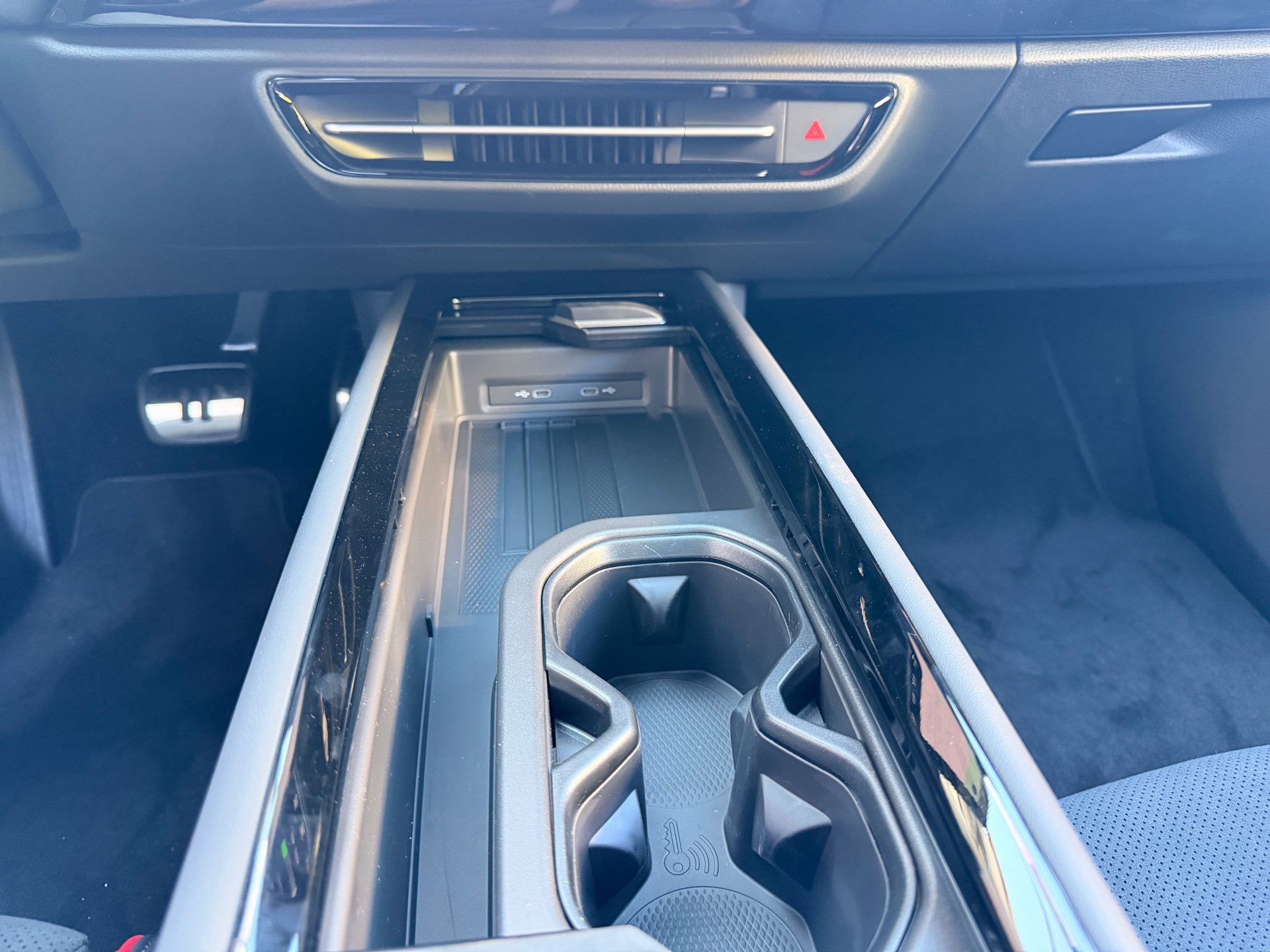 VW ID.7 TOURER GTX 340 PS 4MOTION *** VOLLAUSSTATTUG IN GRENADILSCHWARZ ***-image-24