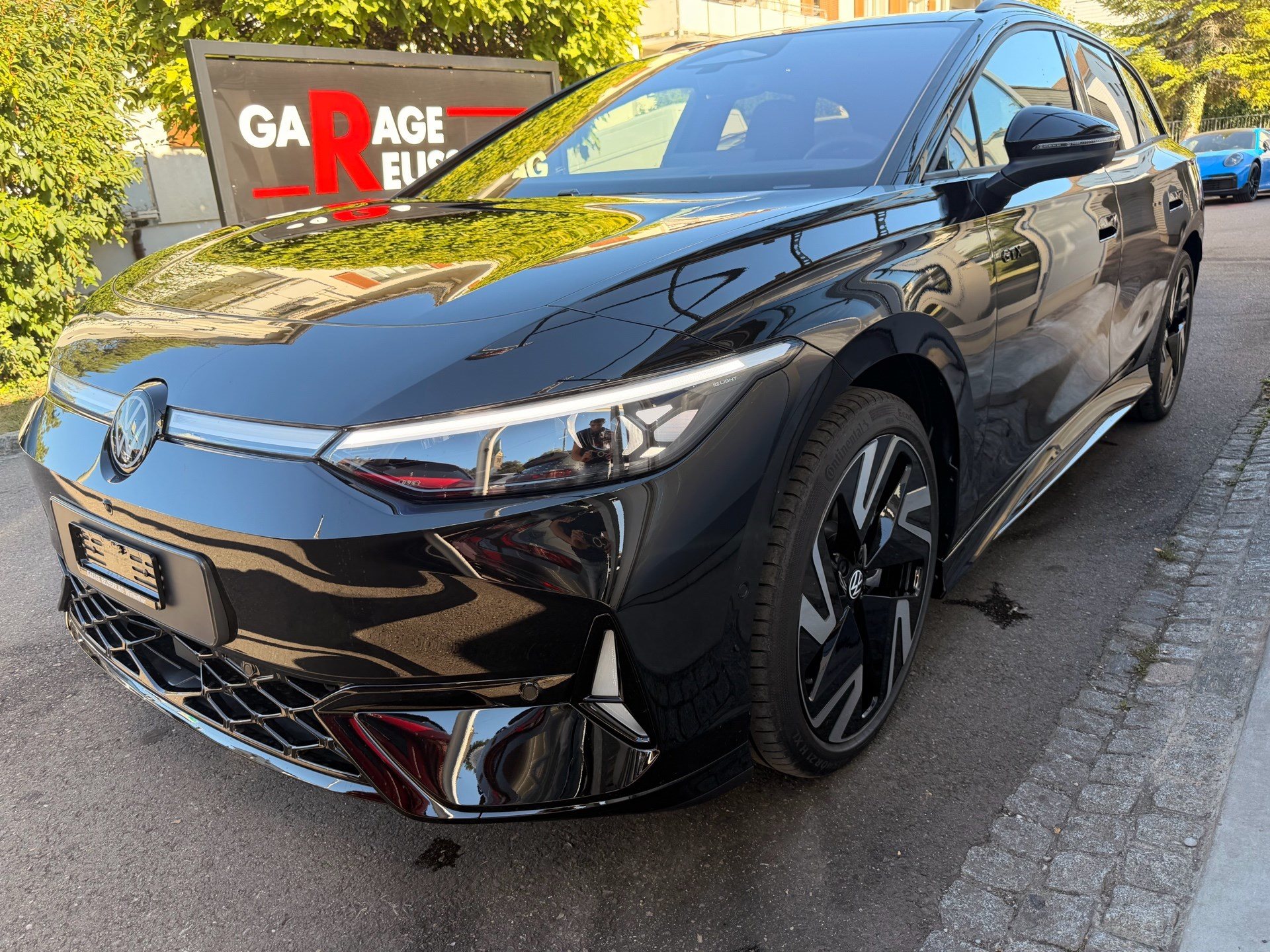 VW ID.7 TOURER GTX 340 PS 4MOTION *** VOLLAUSSTATTUG IN GRENADILSCHWARZ ***