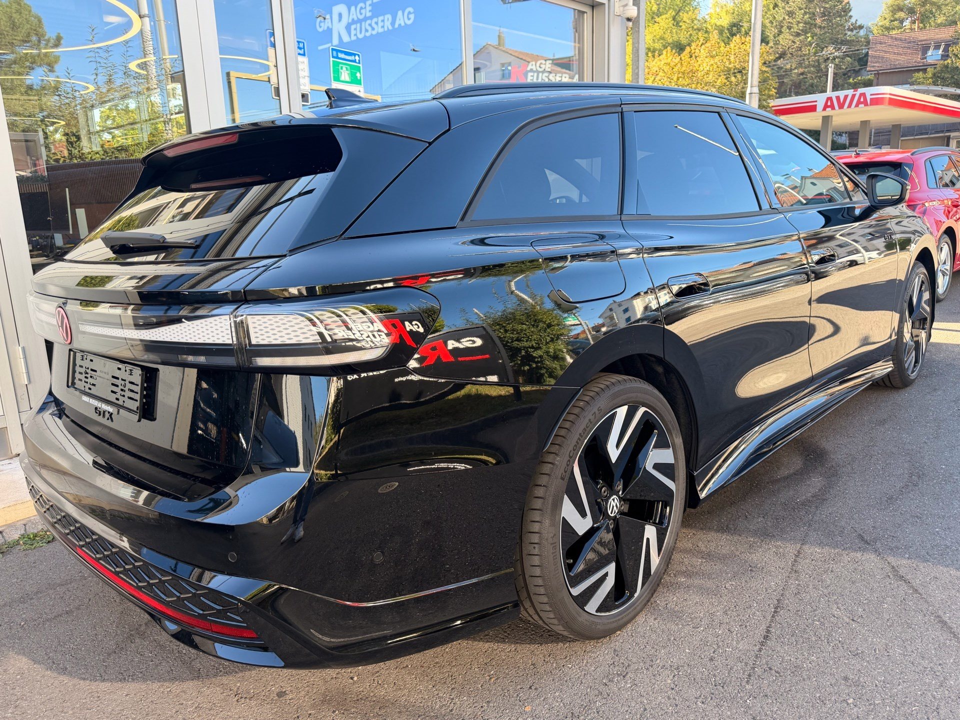 VW ID.7 TOURER GTX 340 PS 4MOTION *** VOLLAUSSTATTUG IN GRENADILSCHWARZ ***-showroom-element-3