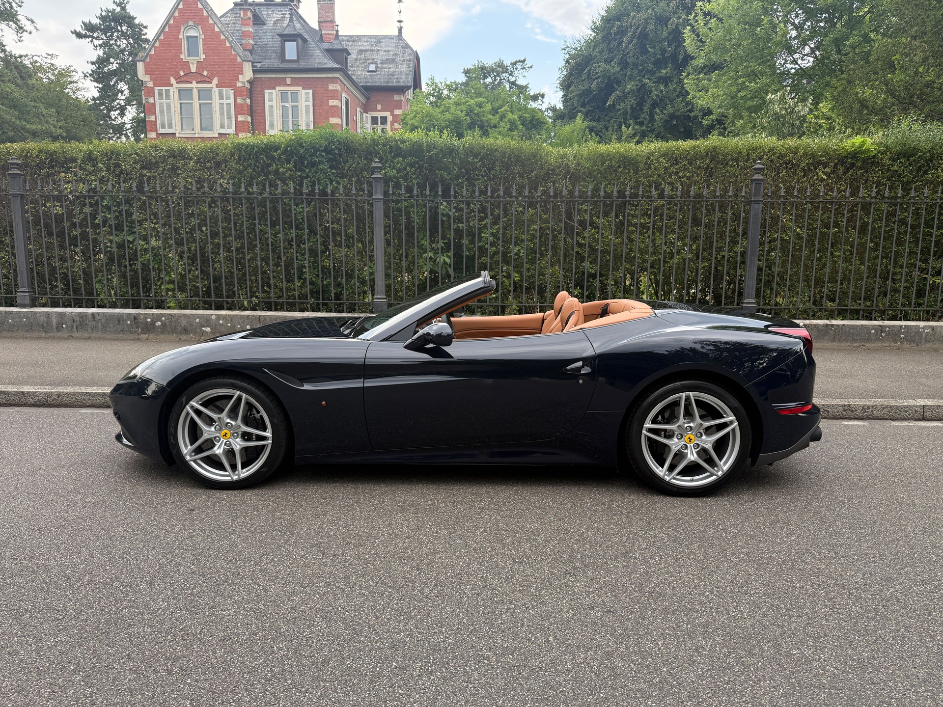 FERRARI California 3.9 V8 T-showroom-element-2