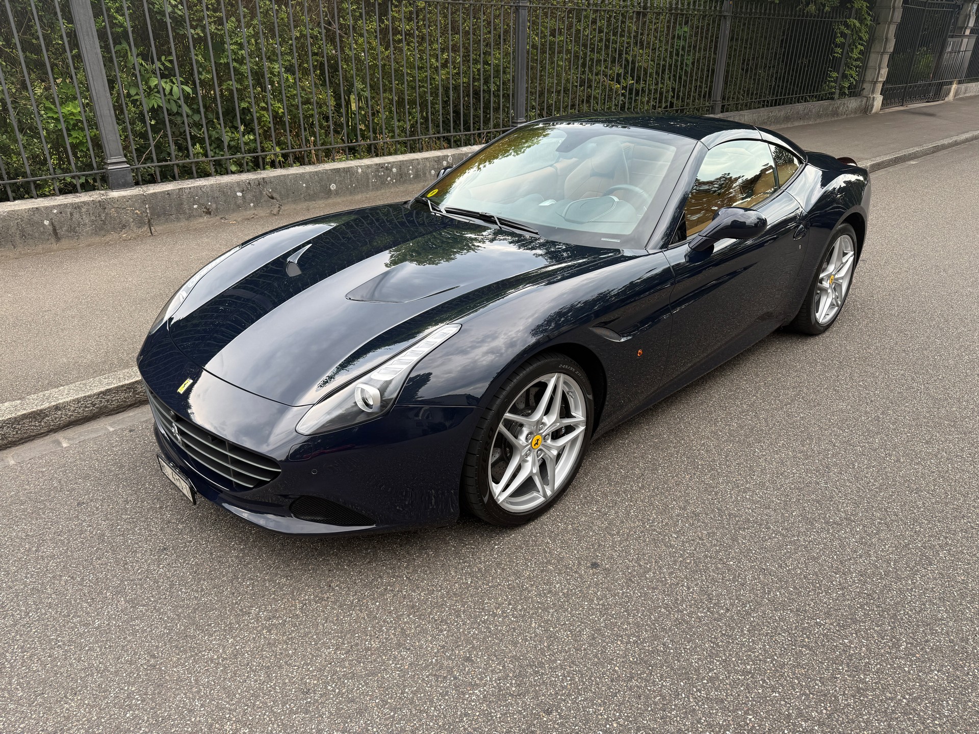 FERRARI California 3.9 V8 T-showroom-element-3