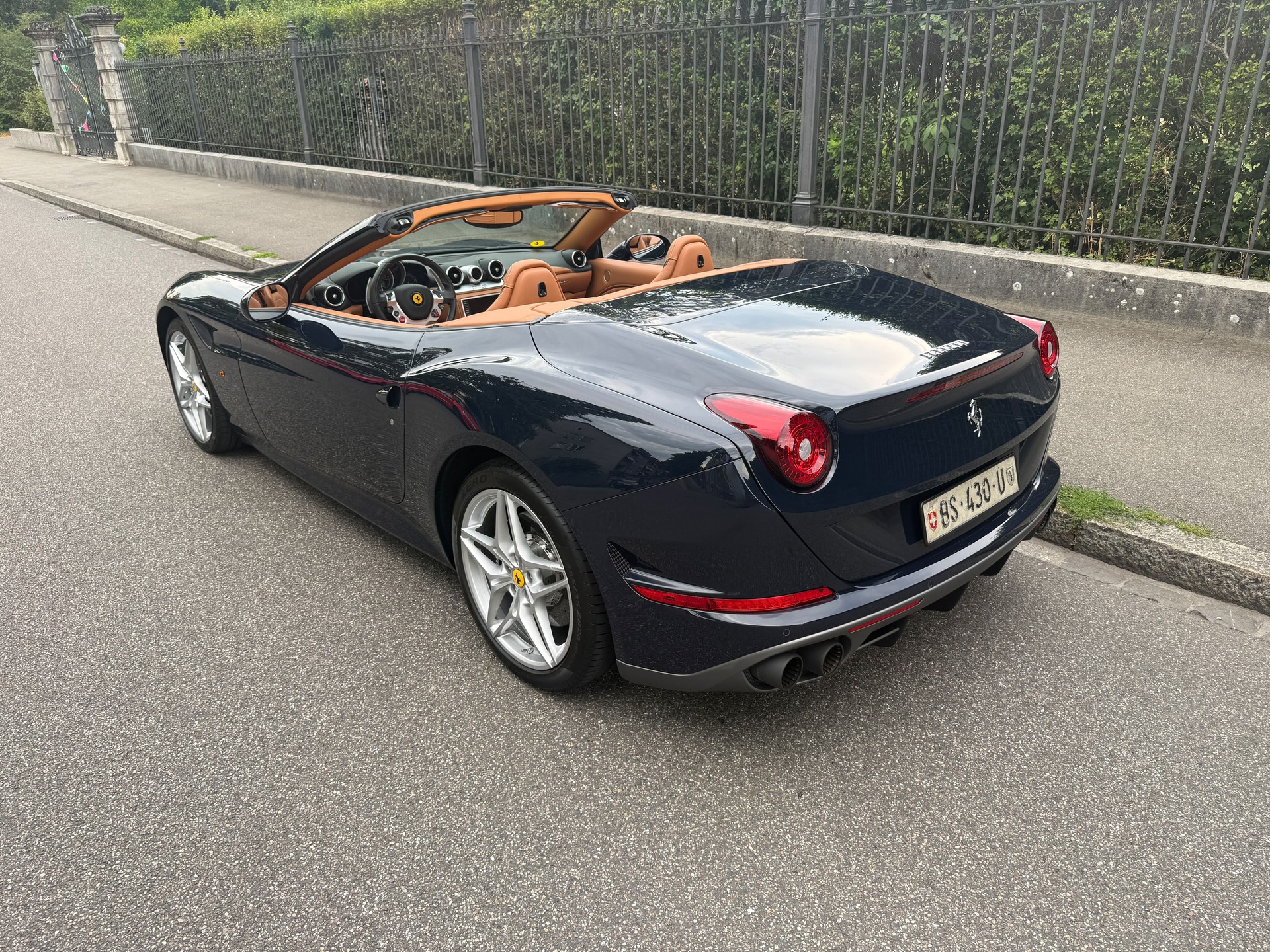 FERRARI California 3.9 V8 T-showroom-element-1