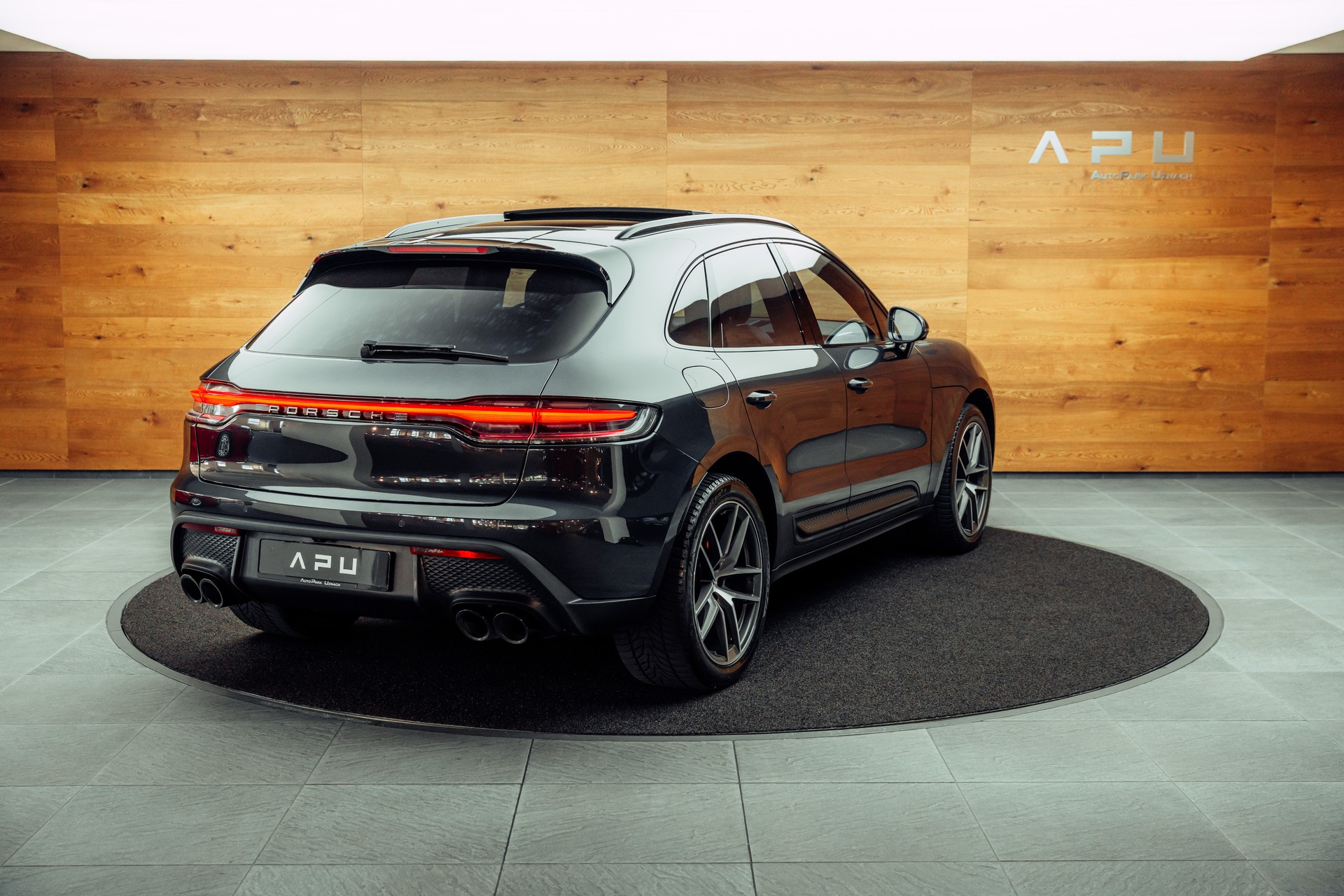 PORSCHE Macan S PDK-showroom-element-1