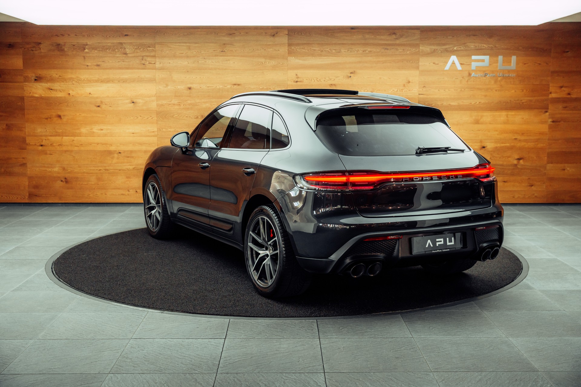 PORSCHE Macan S PDK-showroom-element-2