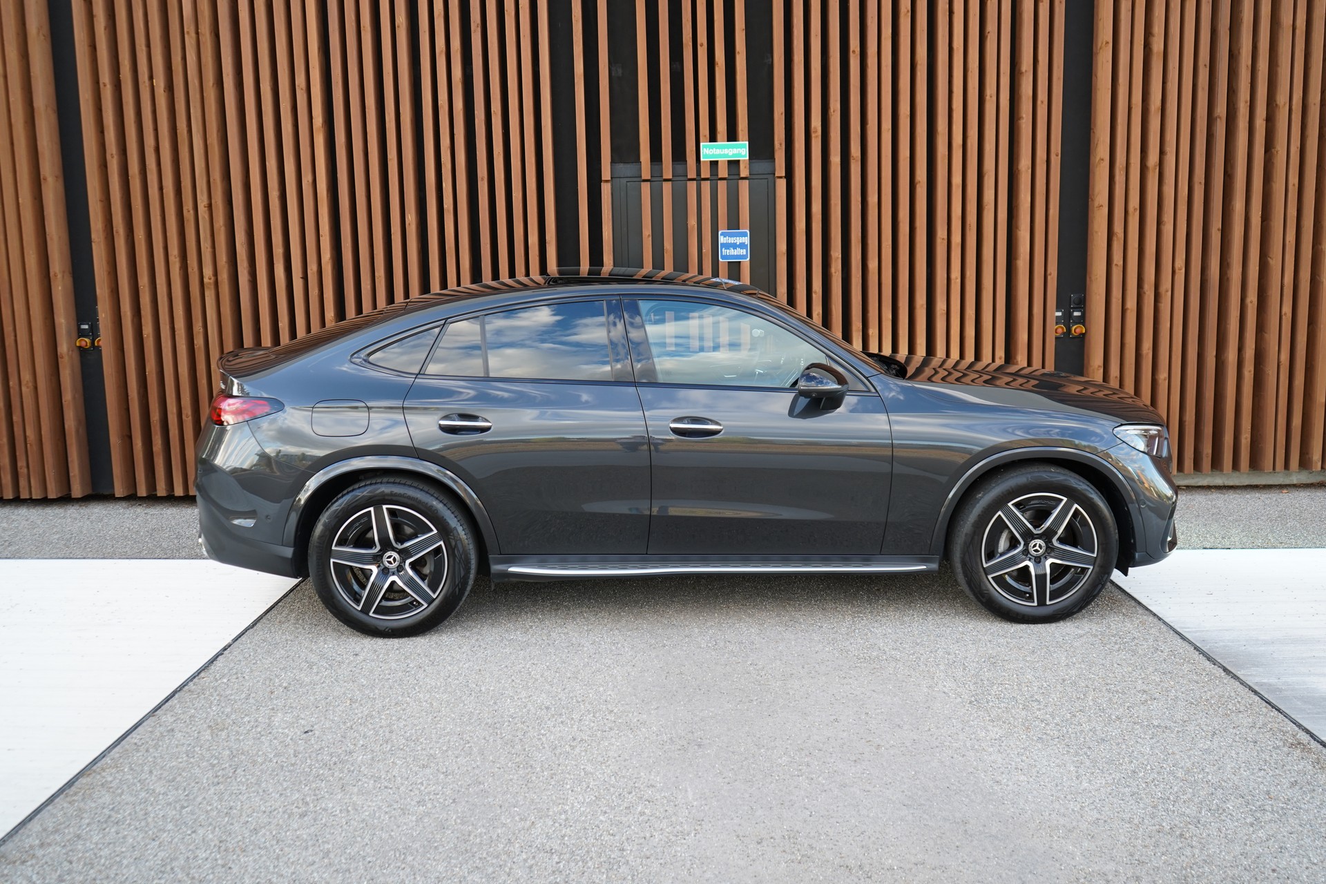 MERCEDES-BENZ GLC COUPÉ 220 D 4MATIC AMG LINE PLUS 9G-TRONIC l 197 PS-image-4