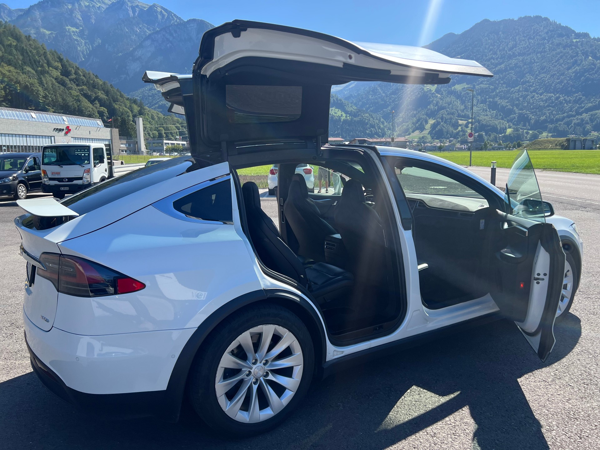 TESLA 100 D Long Range 7 Sitze-image-5