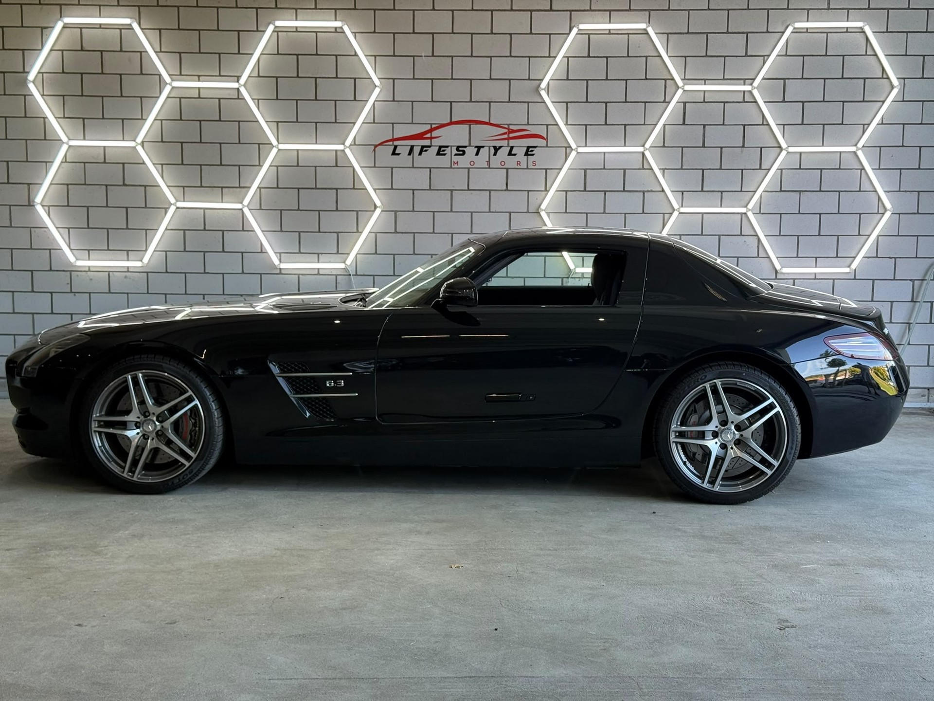 MERCEDES-BENZ SLS 63 AMG Speedshift-image-1