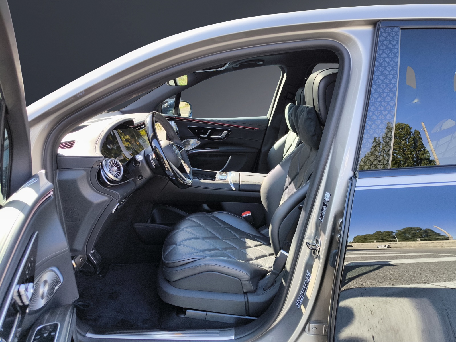 MERCEDES-BENZ EQS SUV 680 Maybach-image-5