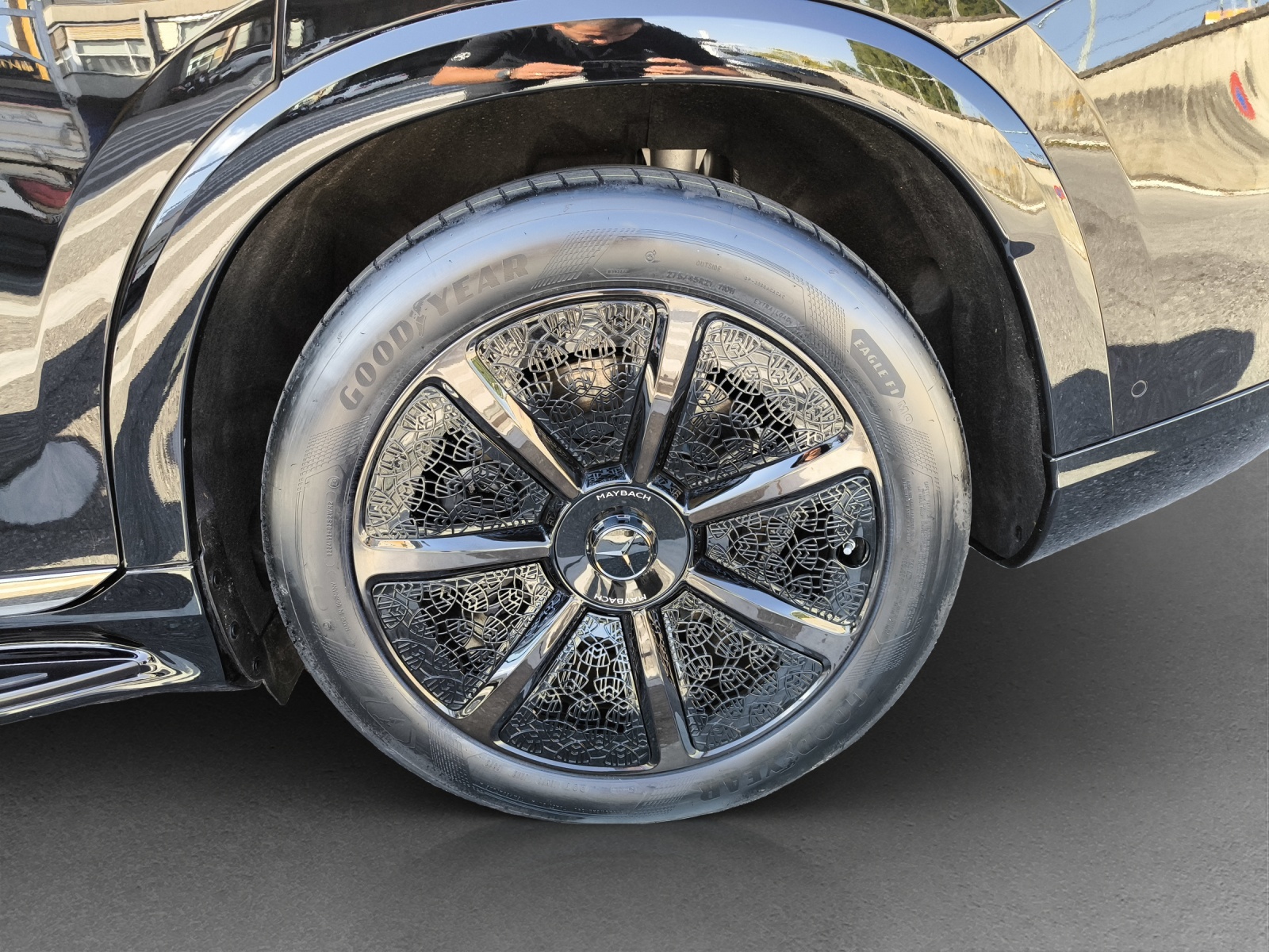 MERCEDES-BENZ EQS SUV 680 Maybach-image-17