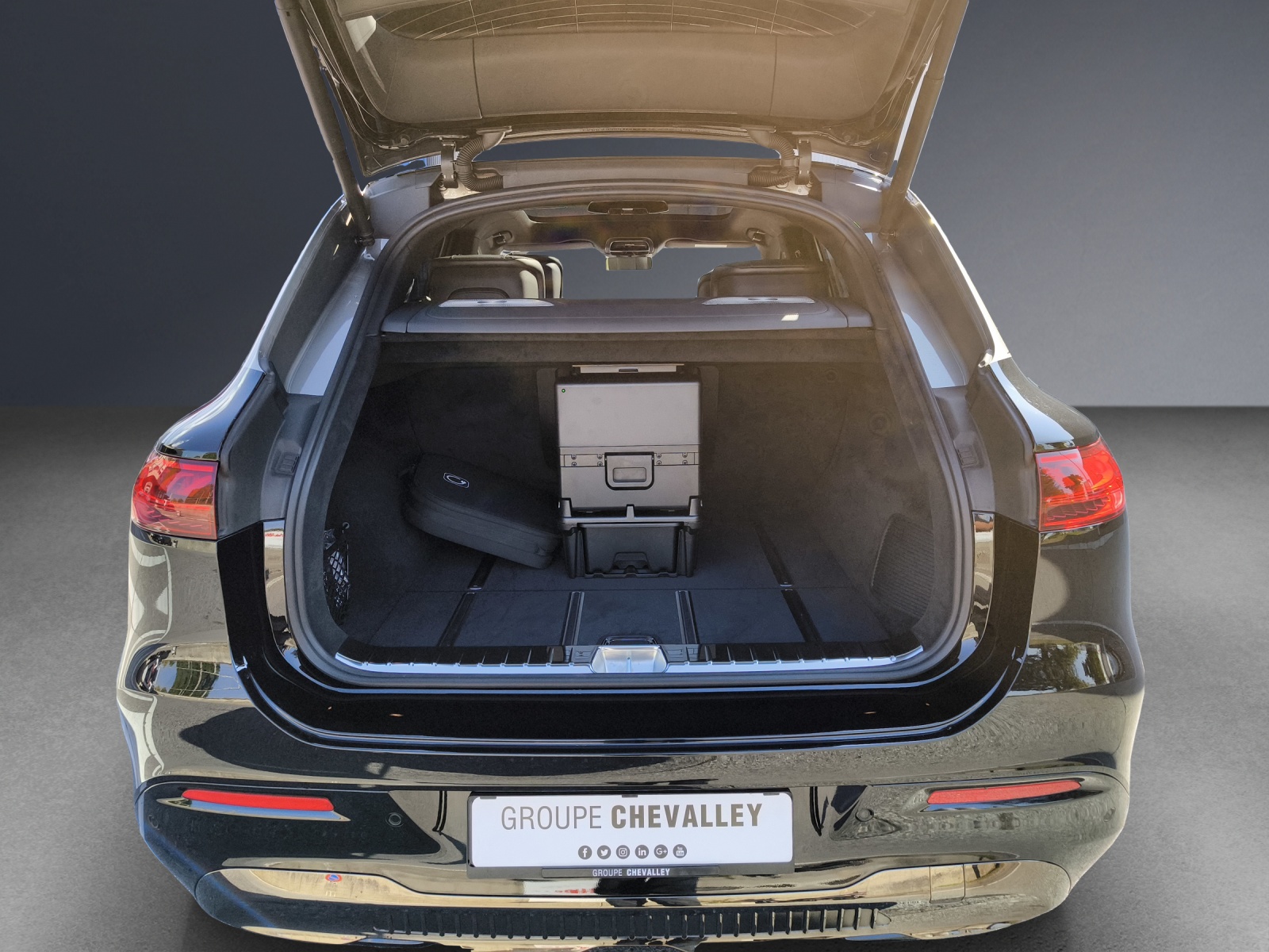 MERCEDES-BENZ EQS SUV 680 Maybach-image-16