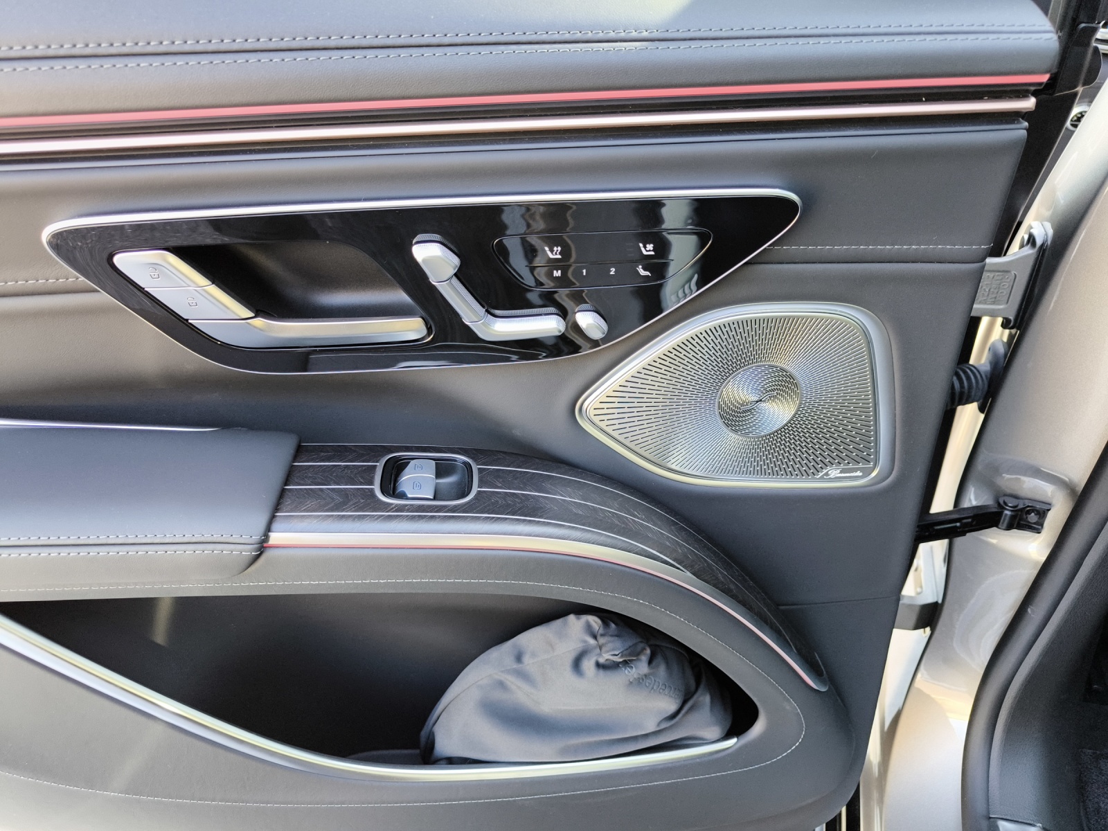 MERCEDES-BENZ EQS SUV 680 Maybach-image-13