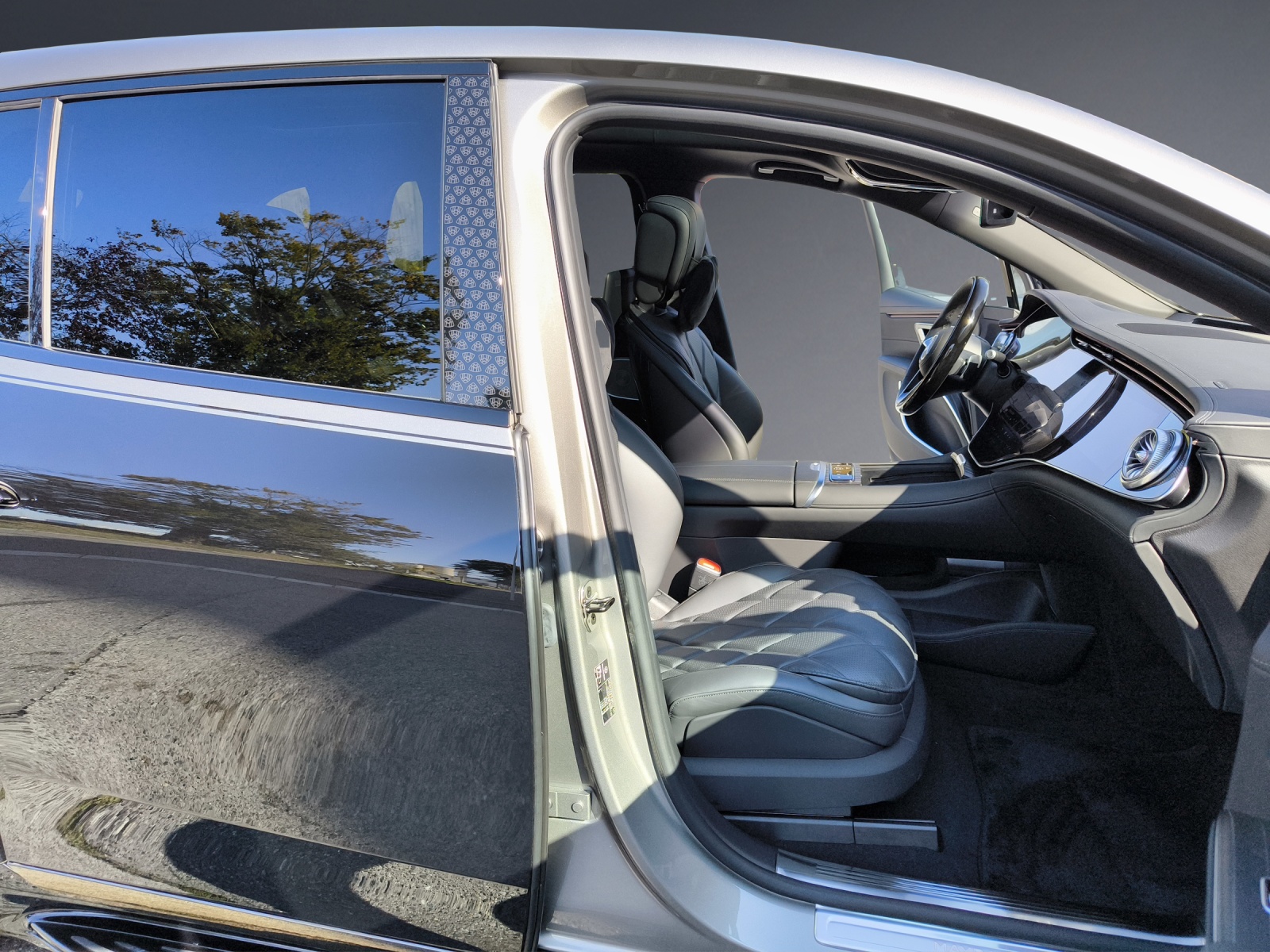MERCEDES-BENZ EQS SUV 680 Maybach-image-11