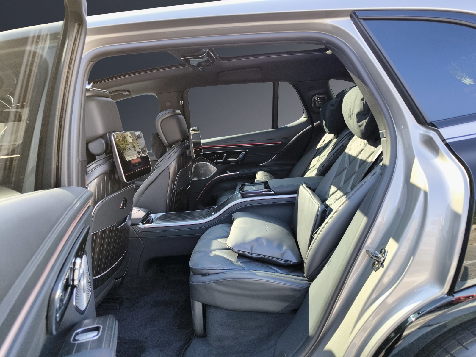 MERCEDES-BENZ EQS SUV 680 Maybach-image-12