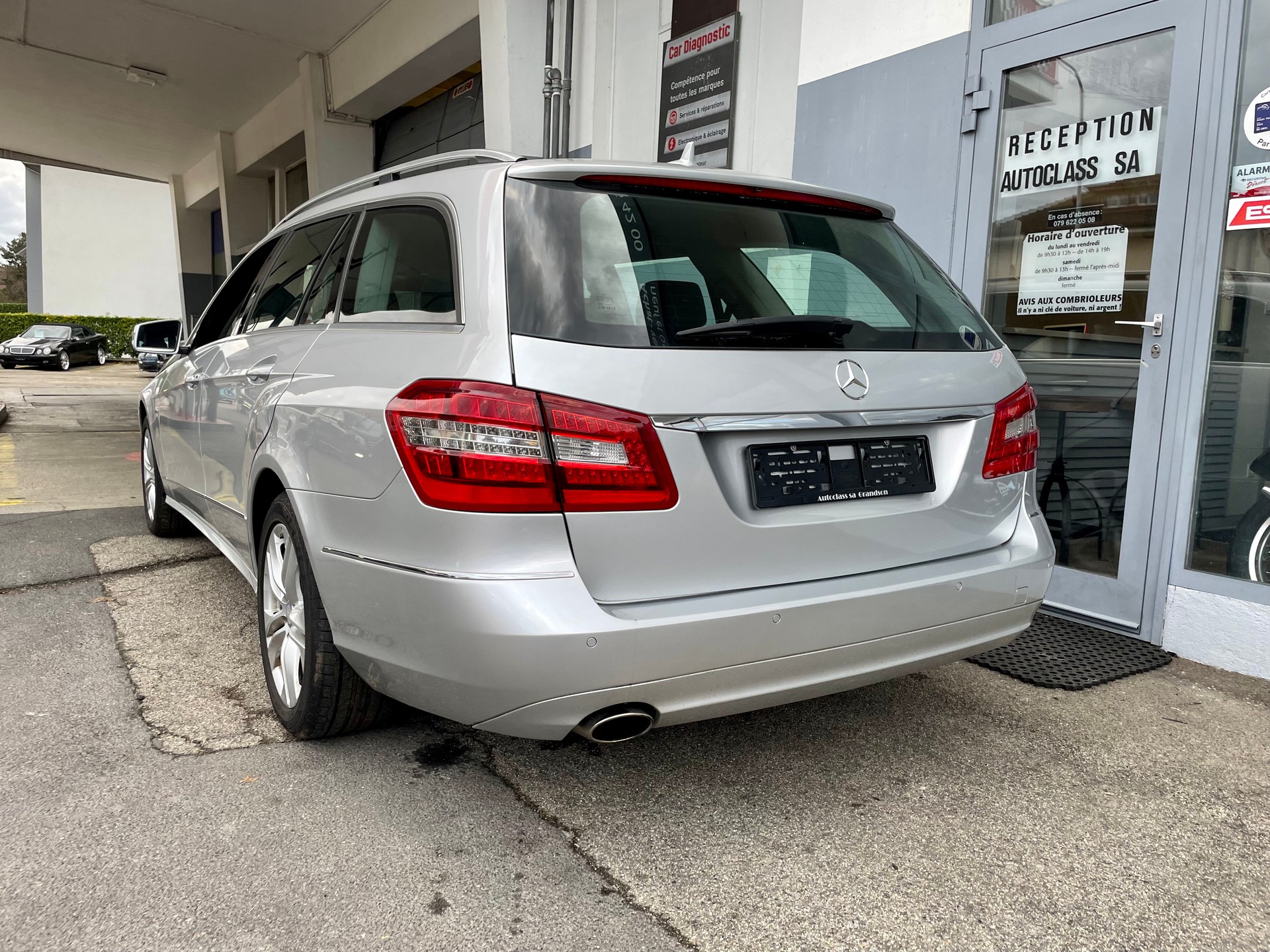MERCEDES-BENZ E 250 CGI BlueEfficiency Avantgarde Automatic-showroom-element-2
