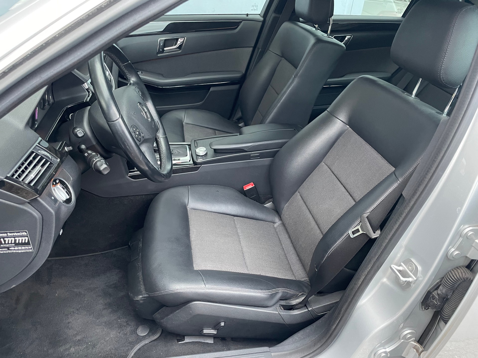 MERCEDES-BENZ E 250 CGI BlueEfficiency Avantgarde Automatic-image-9