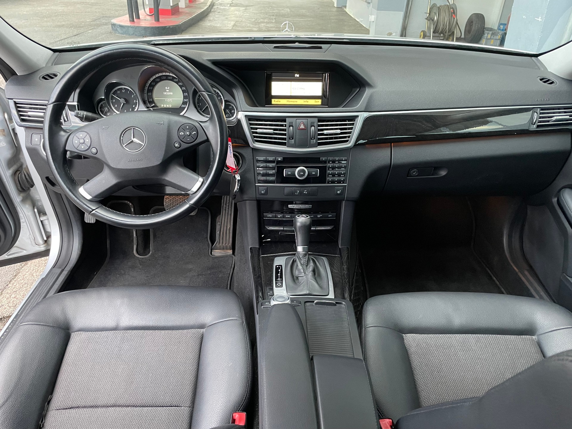 MERCEDES-BENZ E 250 CGI BlueEfficiency Avantgarde Automatic-image-8