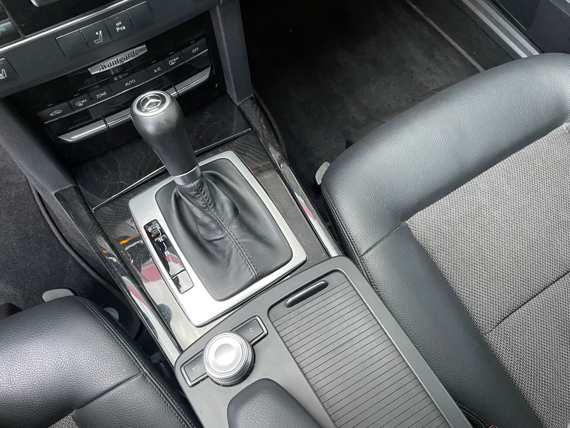 MERCEDES-BENZ E 250 CGI BlueEfficiency Avantgarde Automatic-image-13