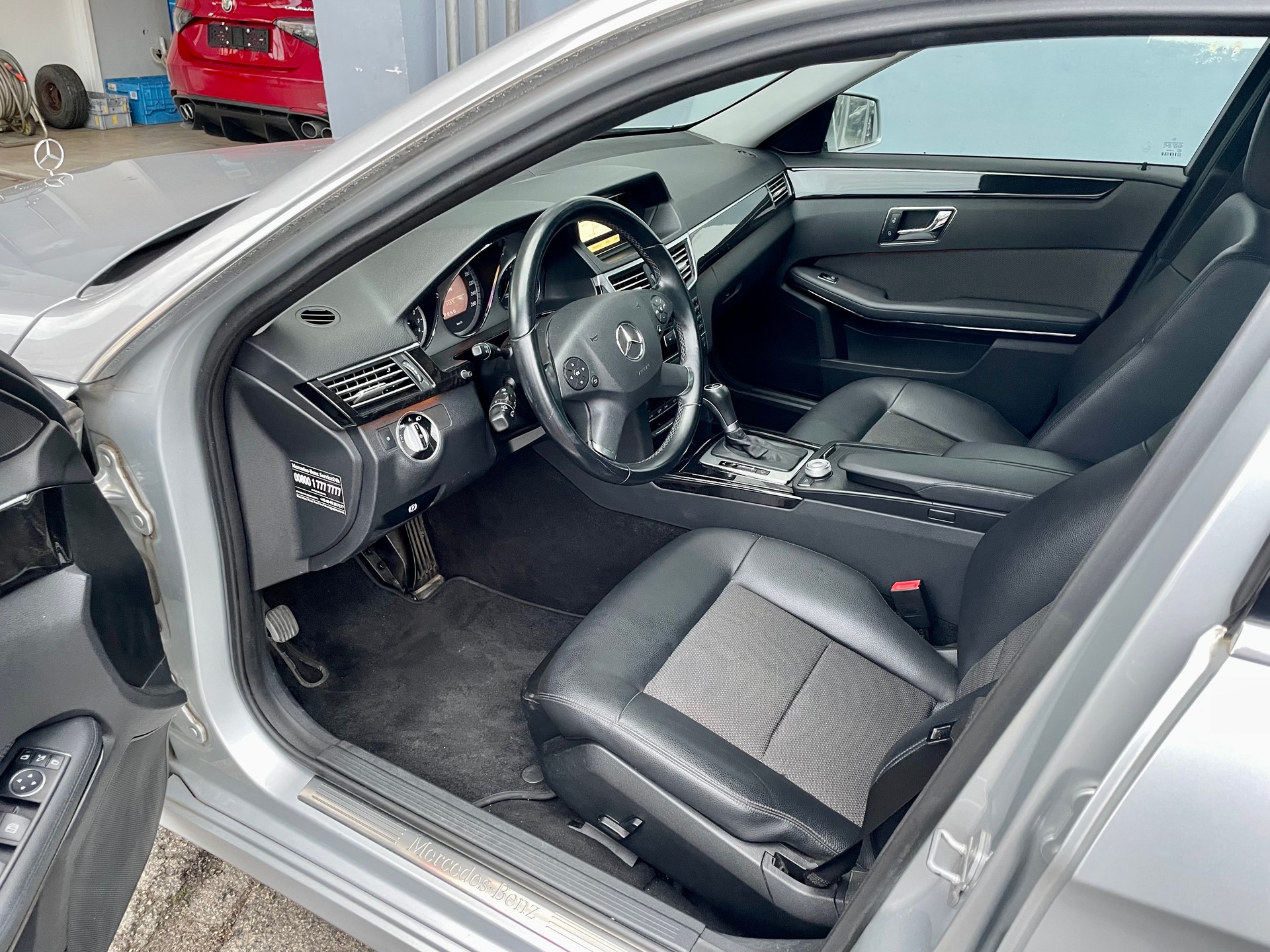 MERCEDES-BENZ E 250 CGI BlueEfficiency Avantgarde Automatic-image-5