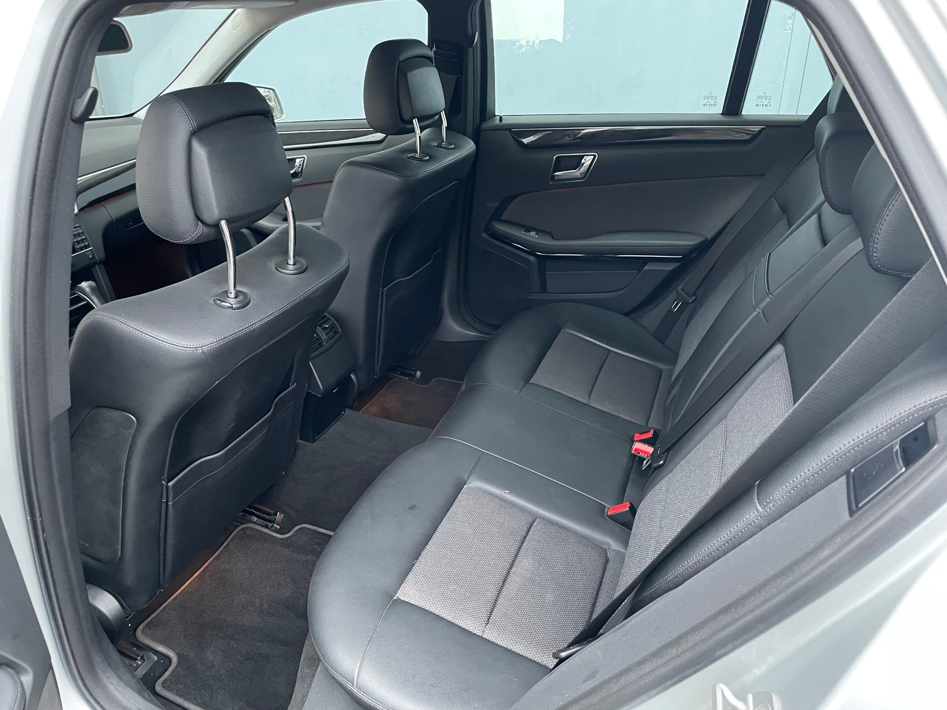 MERCEDES-BENZ E 250 CGI BlueEfficiency Avantgarde Automatic-image-7