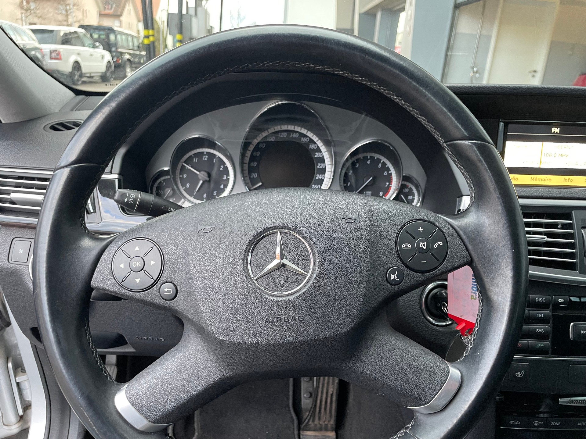 MERCEDES-BENZ E 250 CGI BlueEfficiency Avantgarde Automatic-image-11