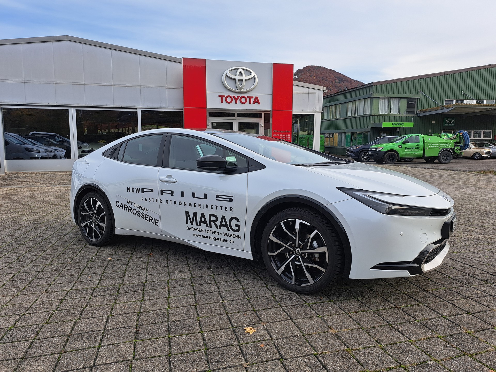 TOYOTA Prius 2.0 VVT-i Plug-in Hybrid Style-image-3