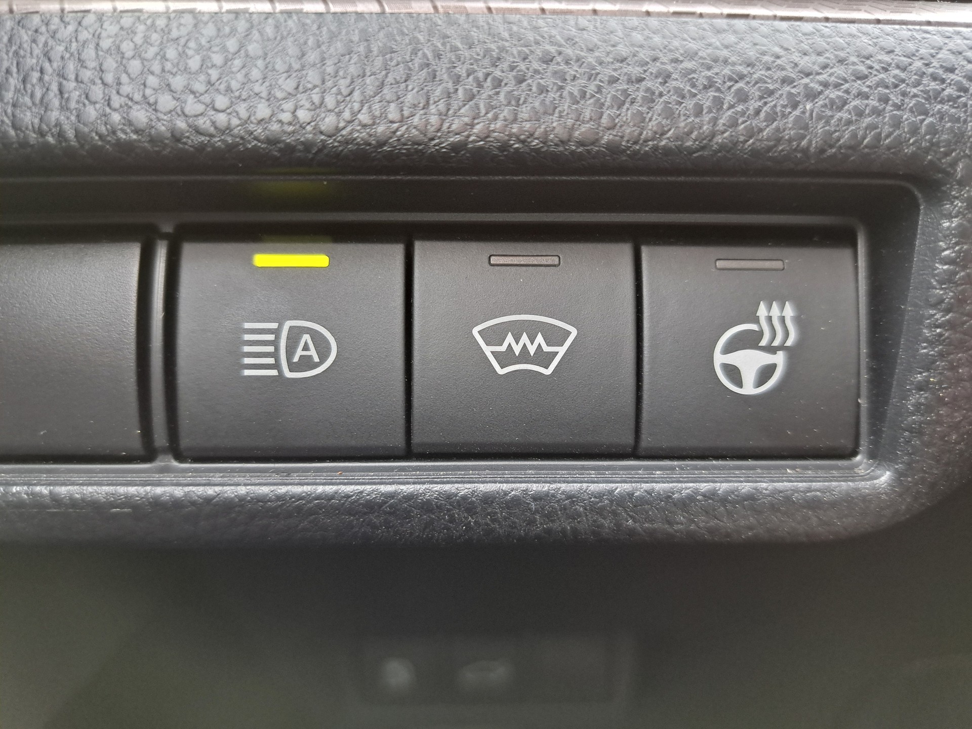 TOYOTA Prius 2.0 VVT-i Plug-in Hybrid Style-image-15