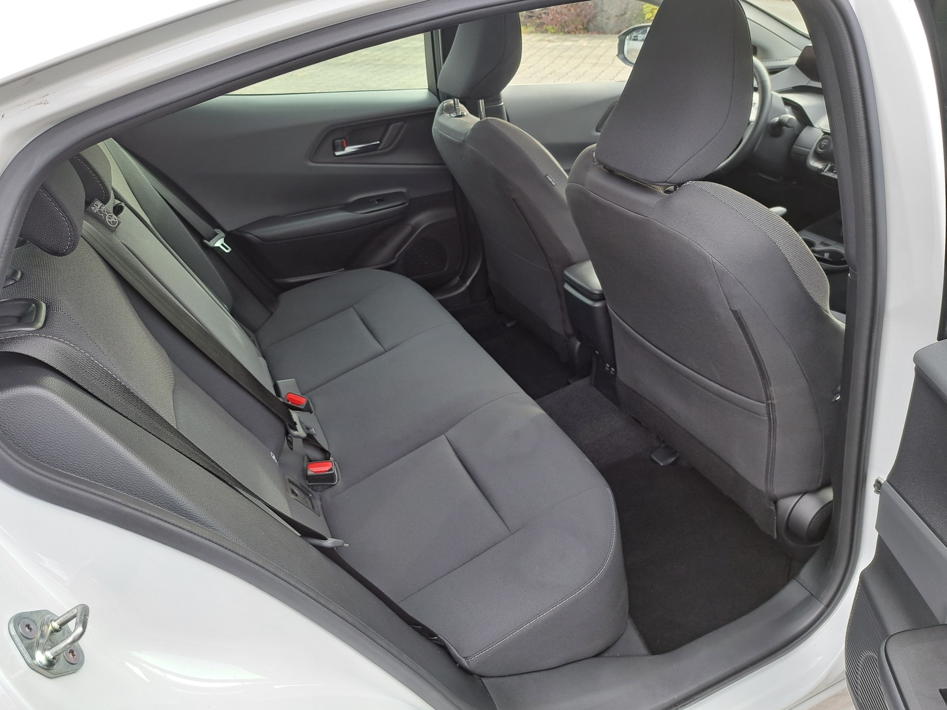 TOYOTA Prius 2.0 VVT-i Plug-in Hybrid Style-image-7
