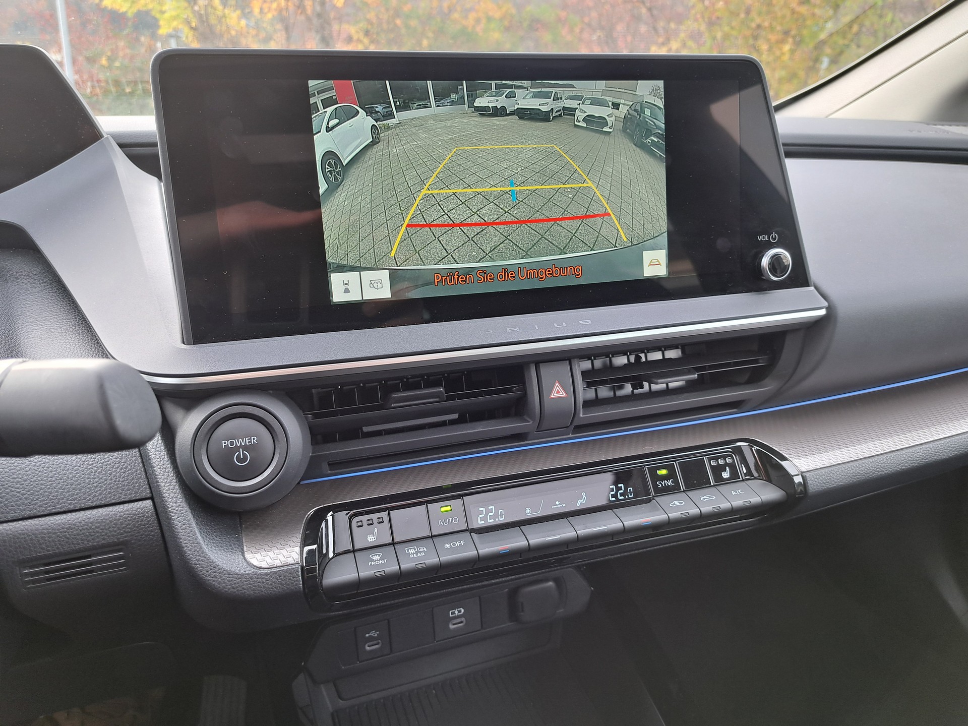 TOYOTA Prius 2.0 VVT-i Plug-in Hybrid Style-image-13