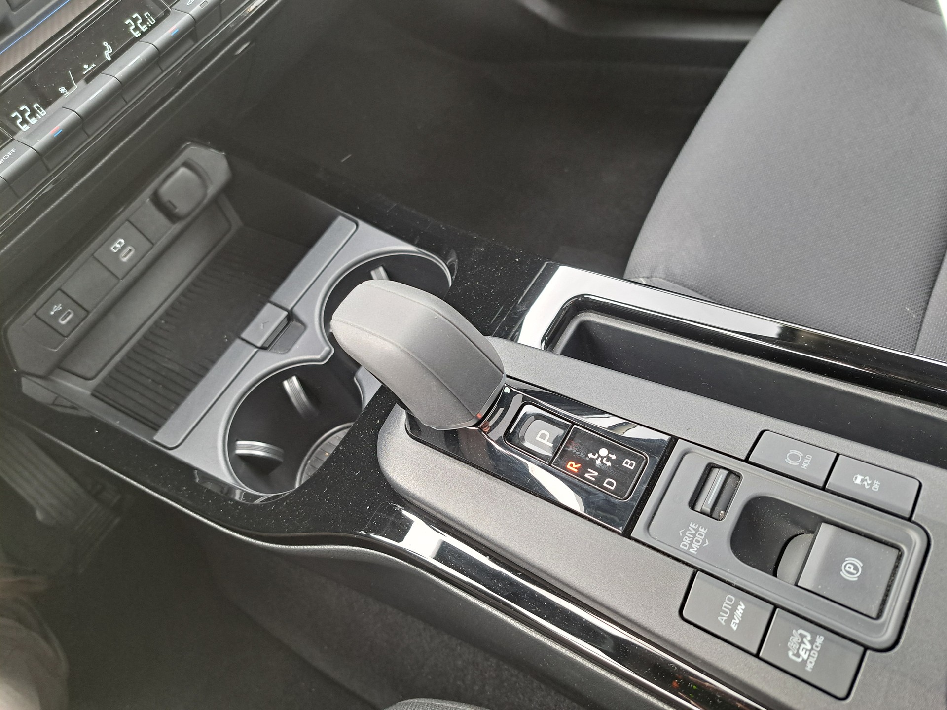 TOYOTA Prius 2.0 VVT-i Plug-in Hybrid Style-image-14