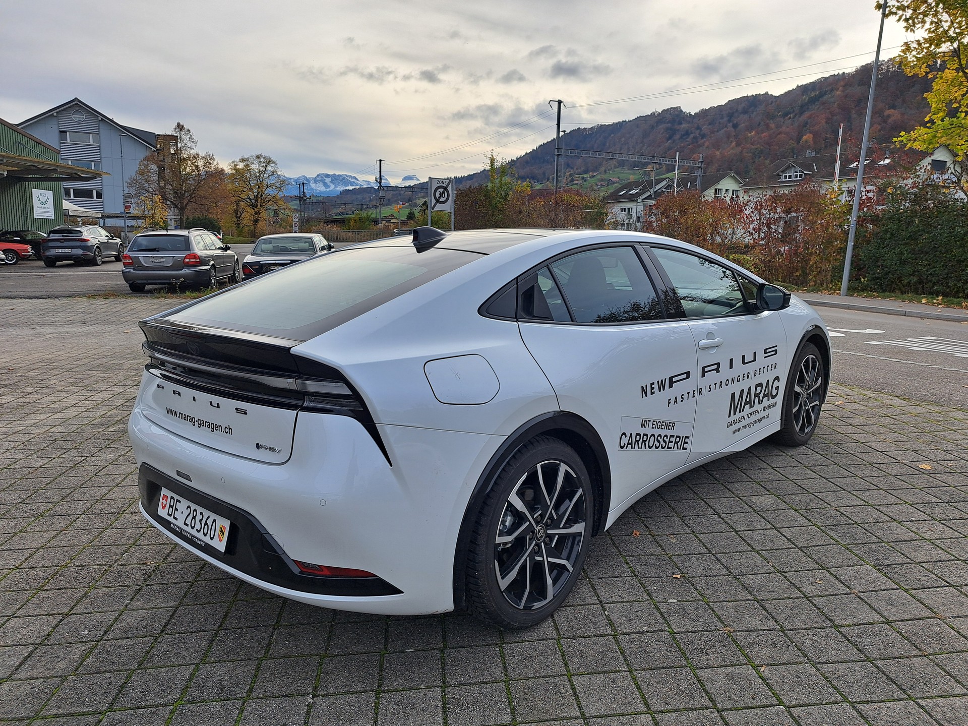 TOYOTA Prius 2.0 VVT-i Plug-in Hybrid Style-image-8