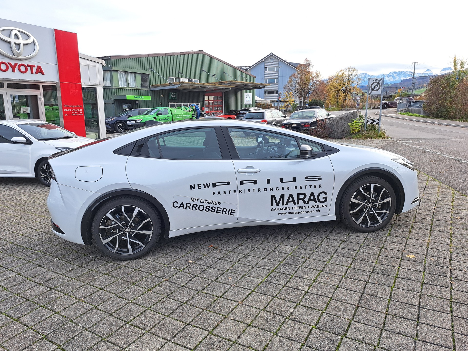 TOYOTA Prius 2.0 VVT-i Plug-in Hybrid Style-image-4