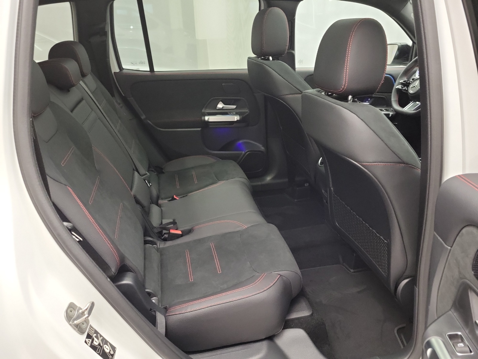 MERCEDES-BENZ GLB 220 d AMG Line 4Matic-image-9