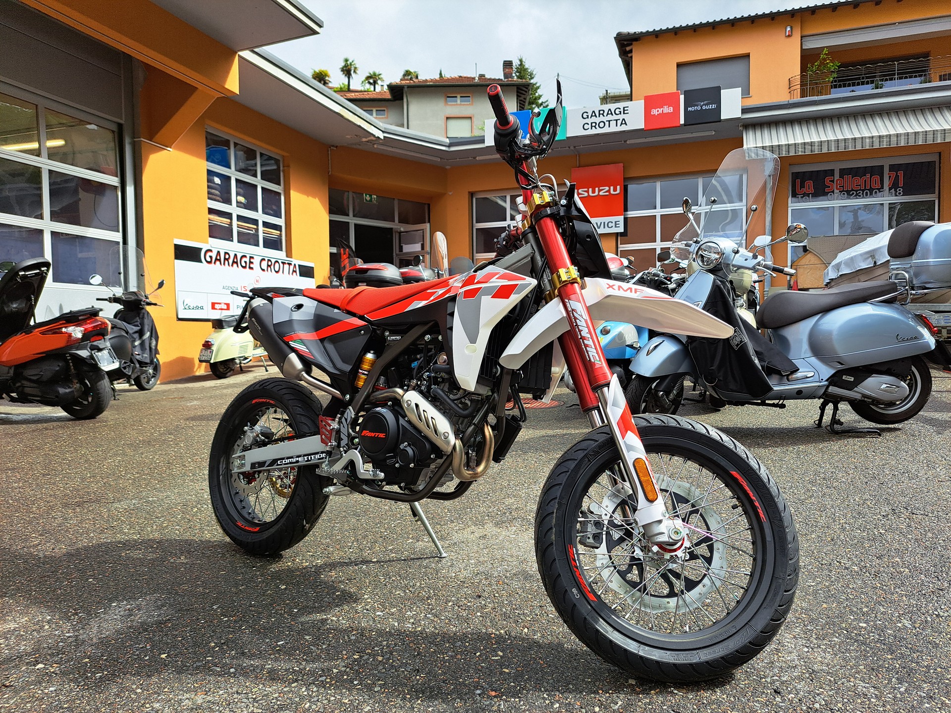 FANTIC motard-image-1