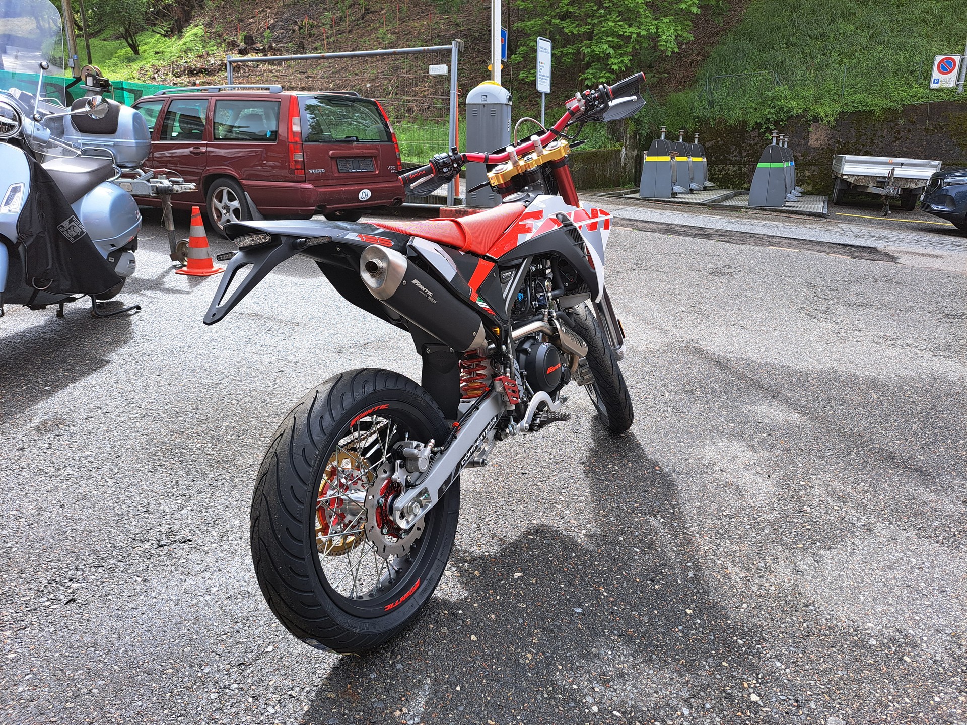 FANTIC motard-image-3