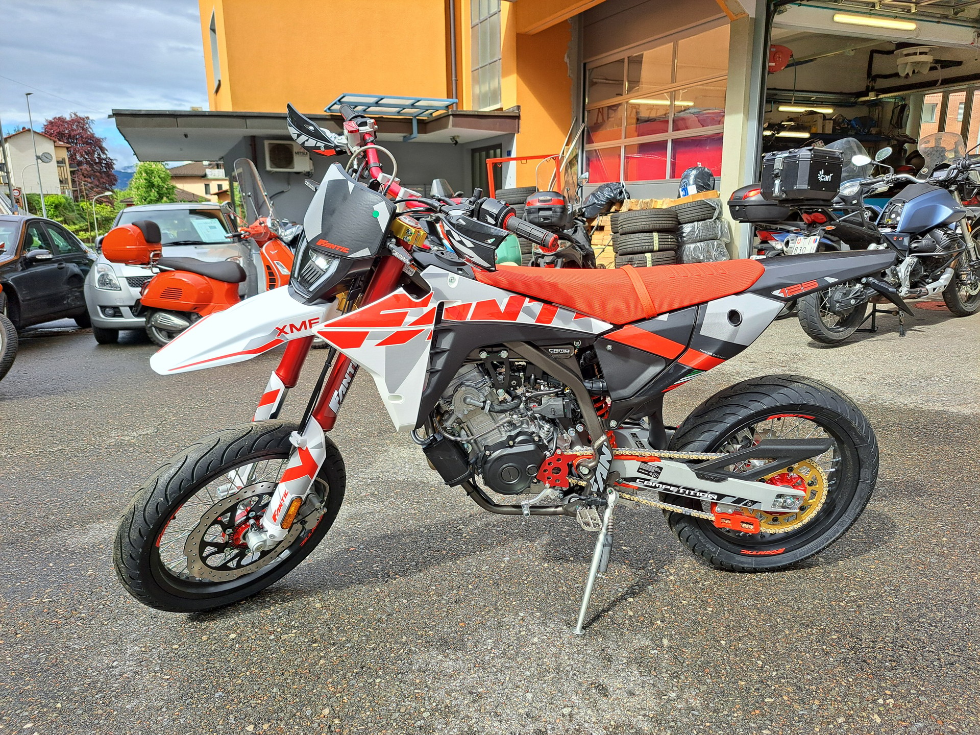 FANTIC motard-image-0