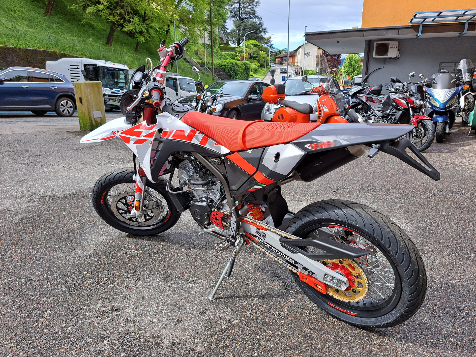 FANTIC motard-image-4