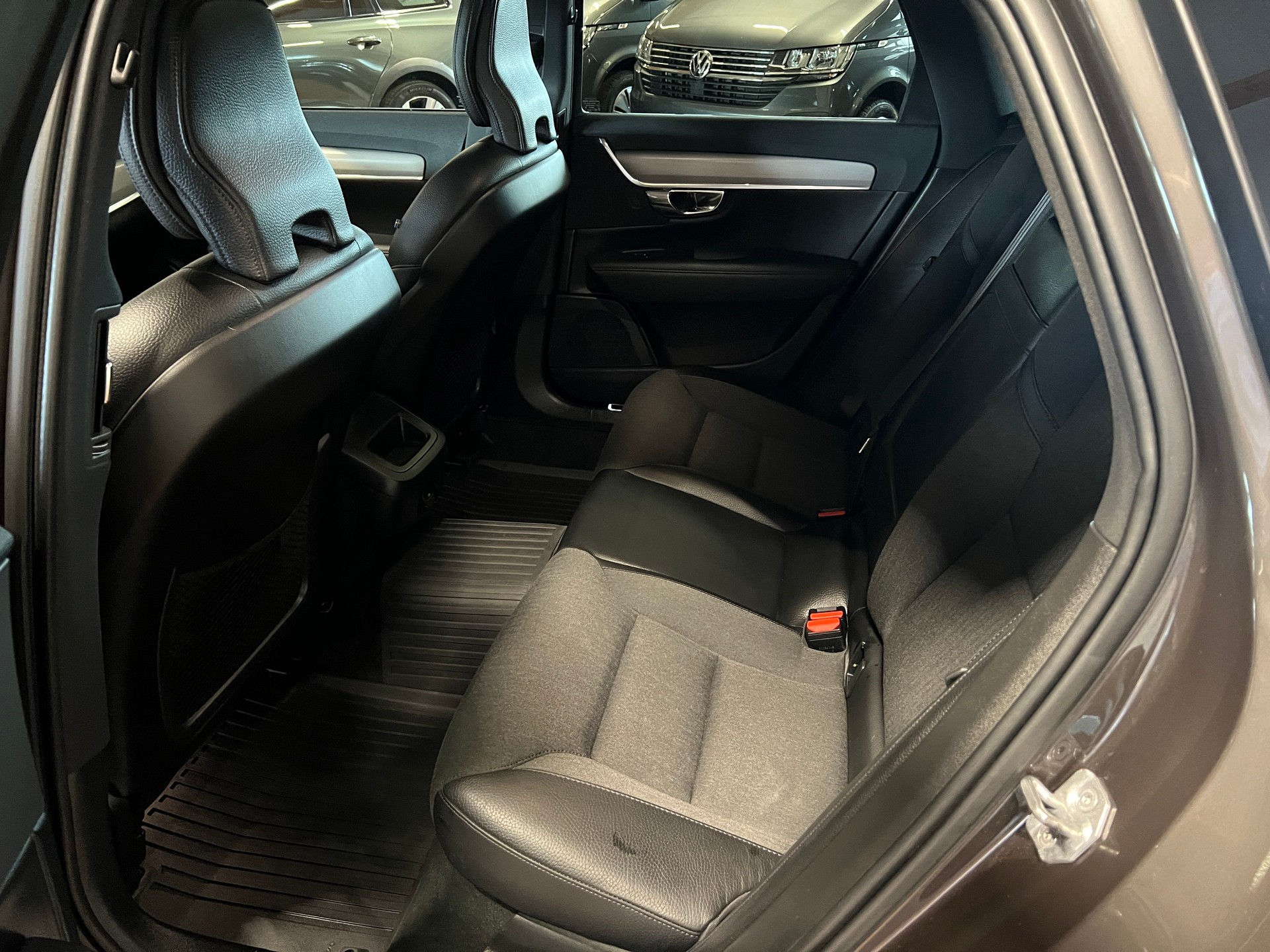 VOLVO V90 Cross Country B4 Diesel Mild Hybrid AWD Geartronic-image-12
