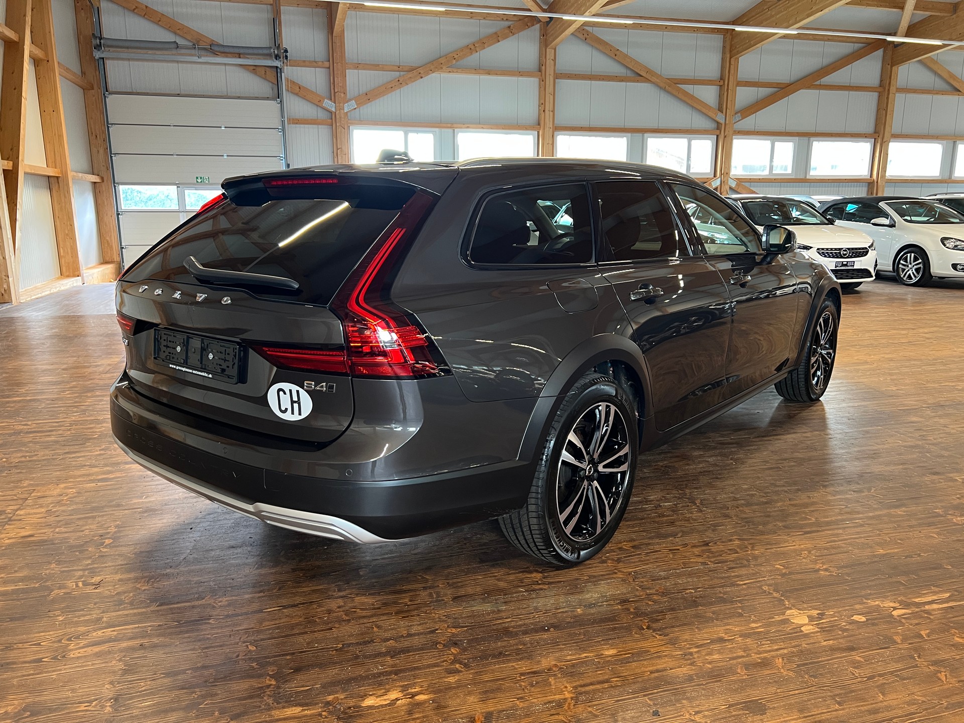 VOLVO V90 Cross Country B4 Diesel Mild Hybrid AWD Geartronic-image-4