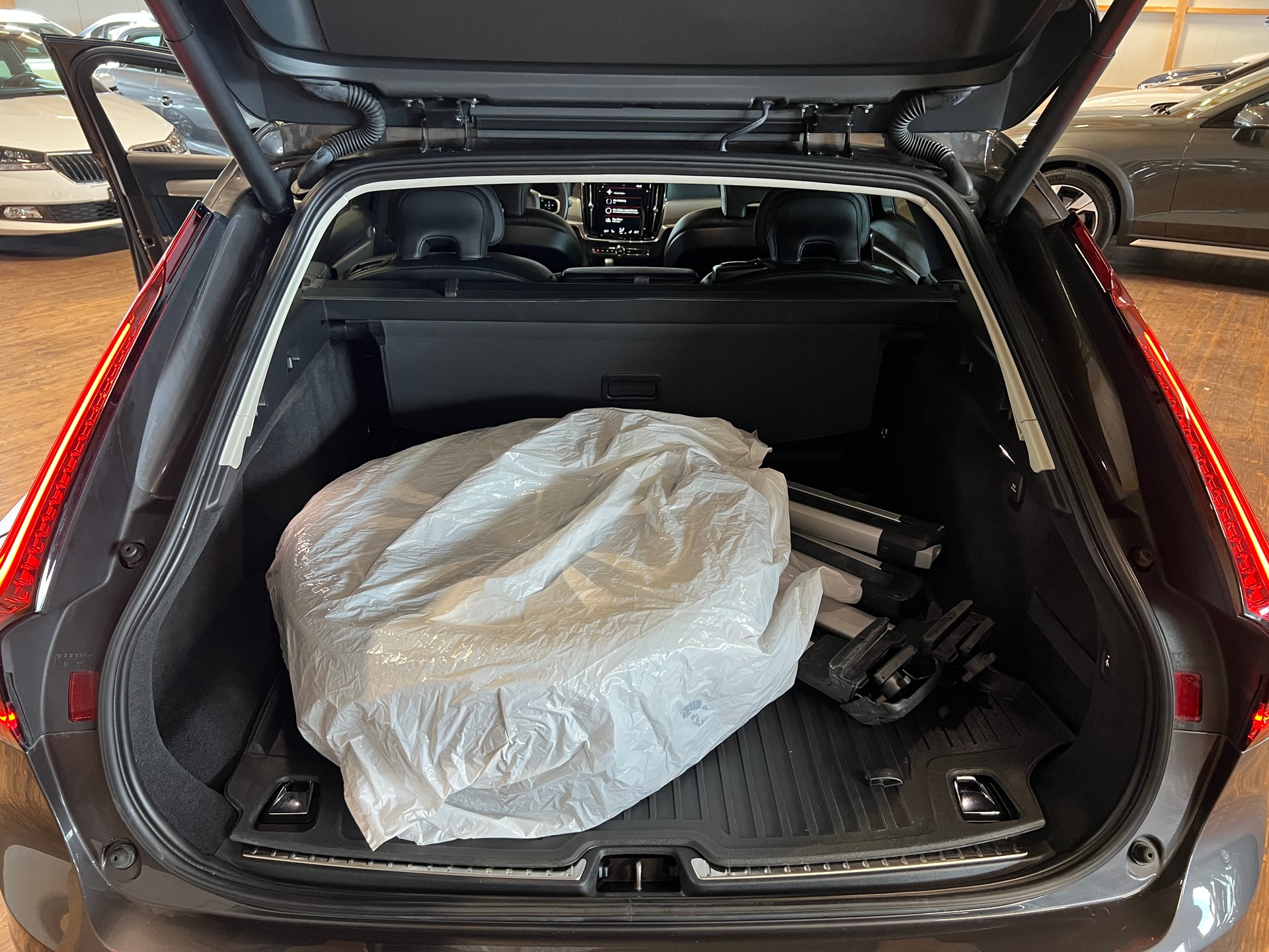 VOLVO V90 Cross Country B4 Diesel Mild Hybrid AWD Geartronic-image-15