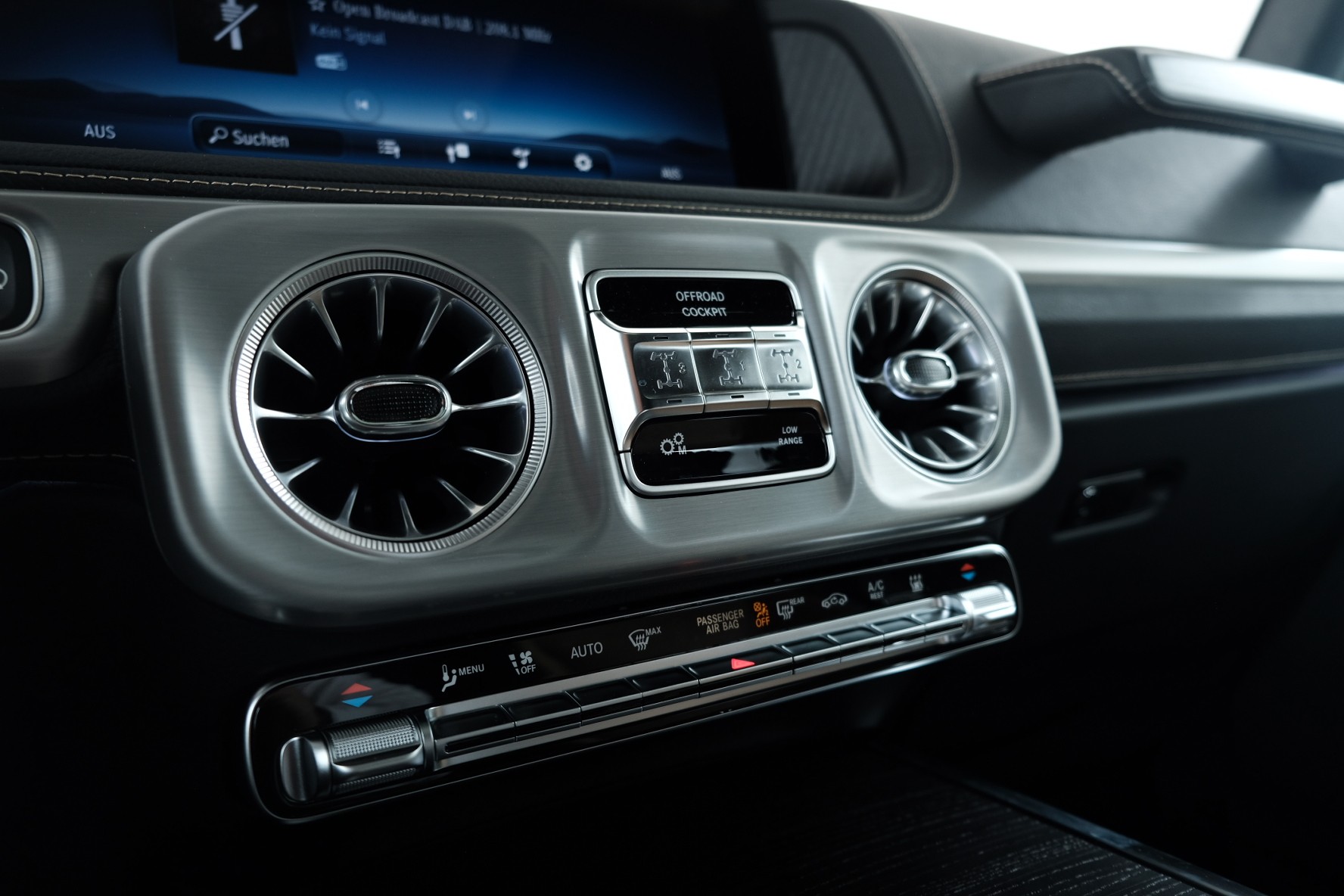 MERCEDES-BENZ G 450d 9G-Tronic-image-18