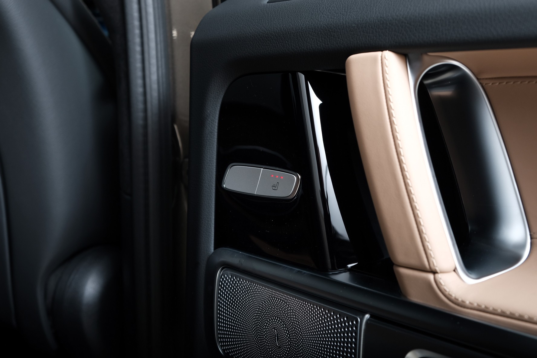 MERCEDES-BENZ G 450d 9G-Tronic-image-11