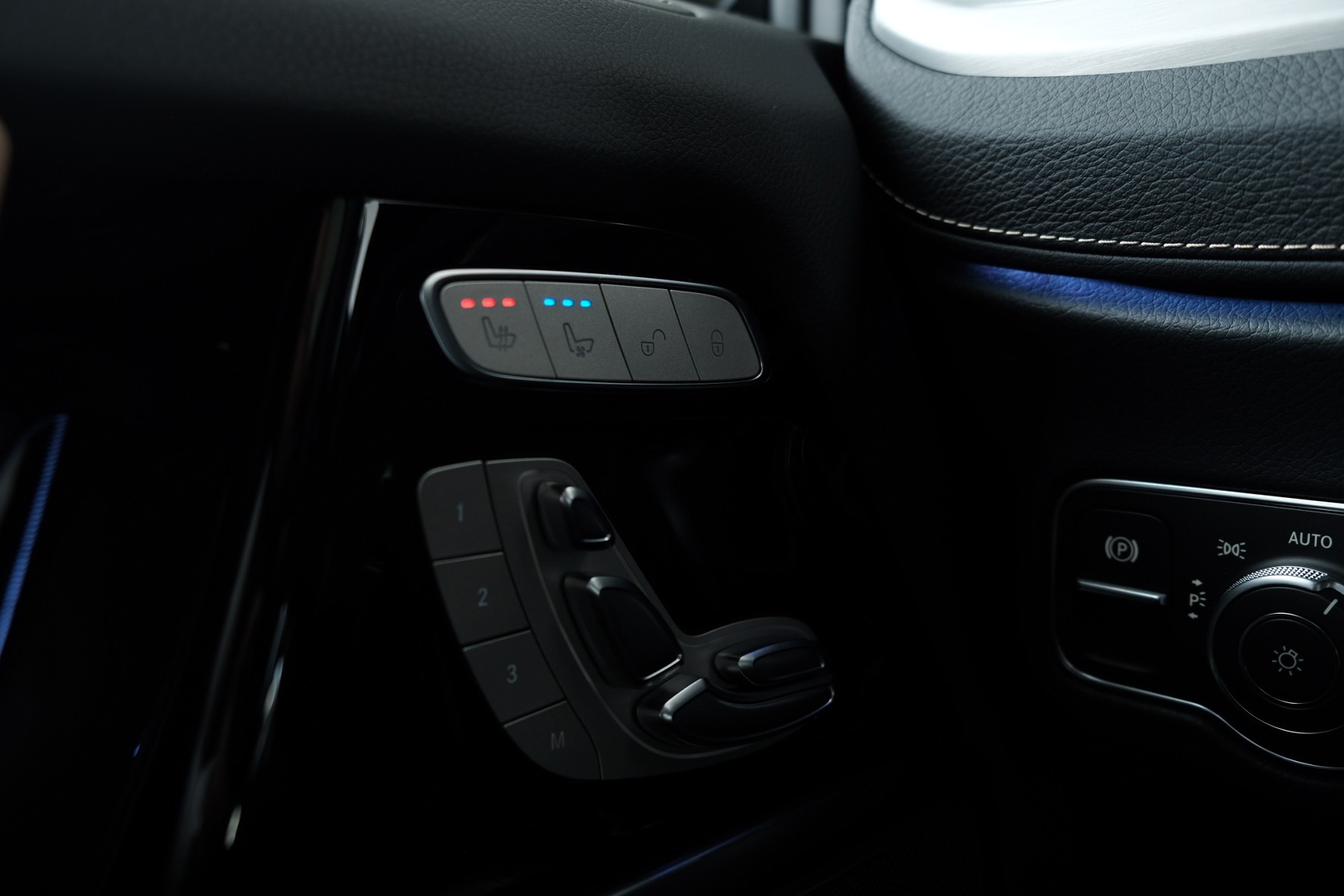MERCEDES-BENZ G 450d 9G-Tronic-image-15