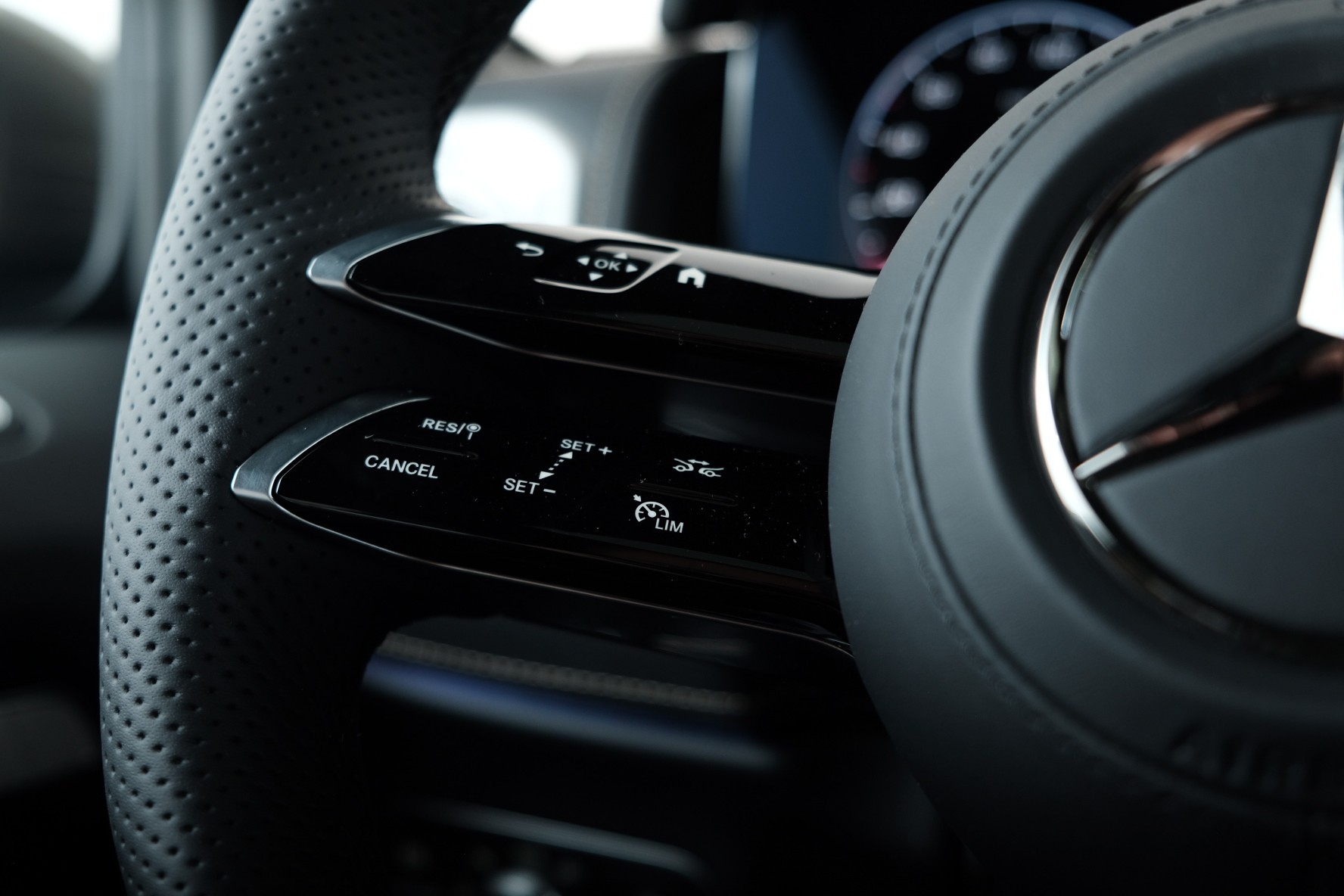 MERCEDES-BENZ G 450d 9G-Tronic-image-16